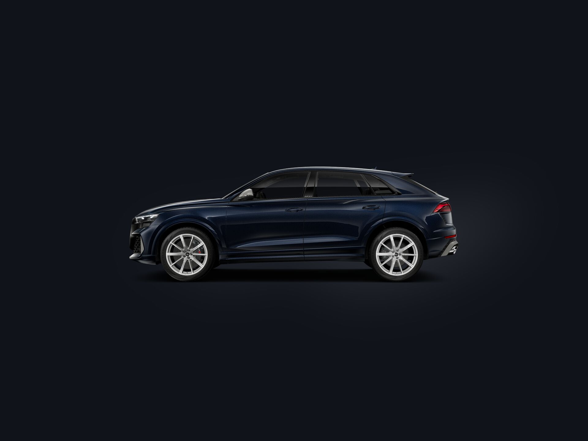 RS Q8 SUV performance side
