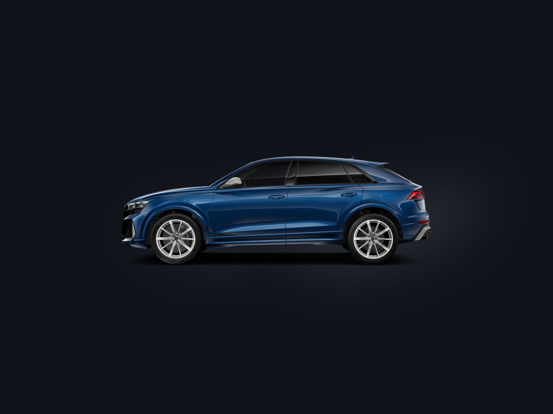 RS Q8 SUV performance side