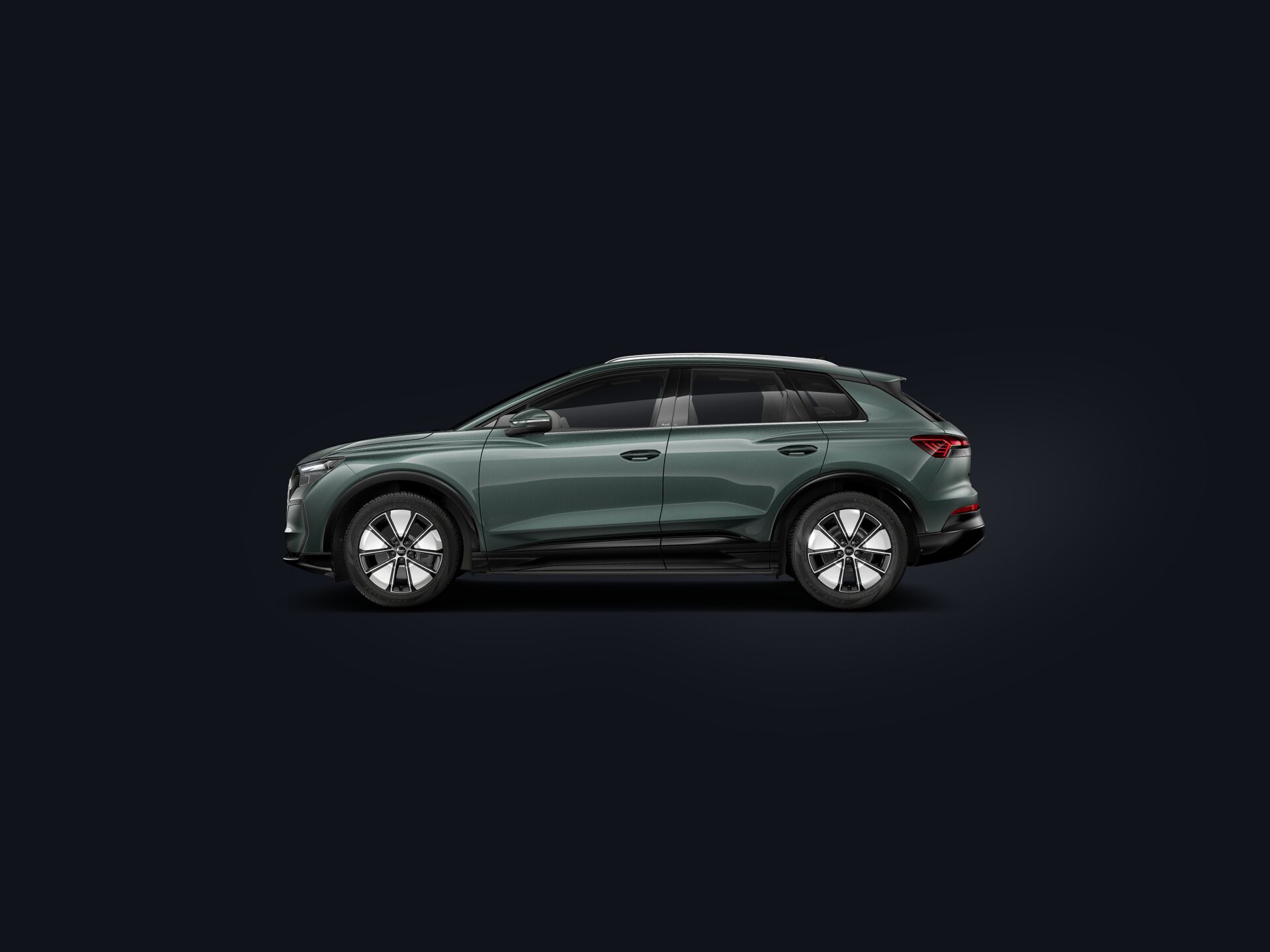 Q4 SUV e-tron side