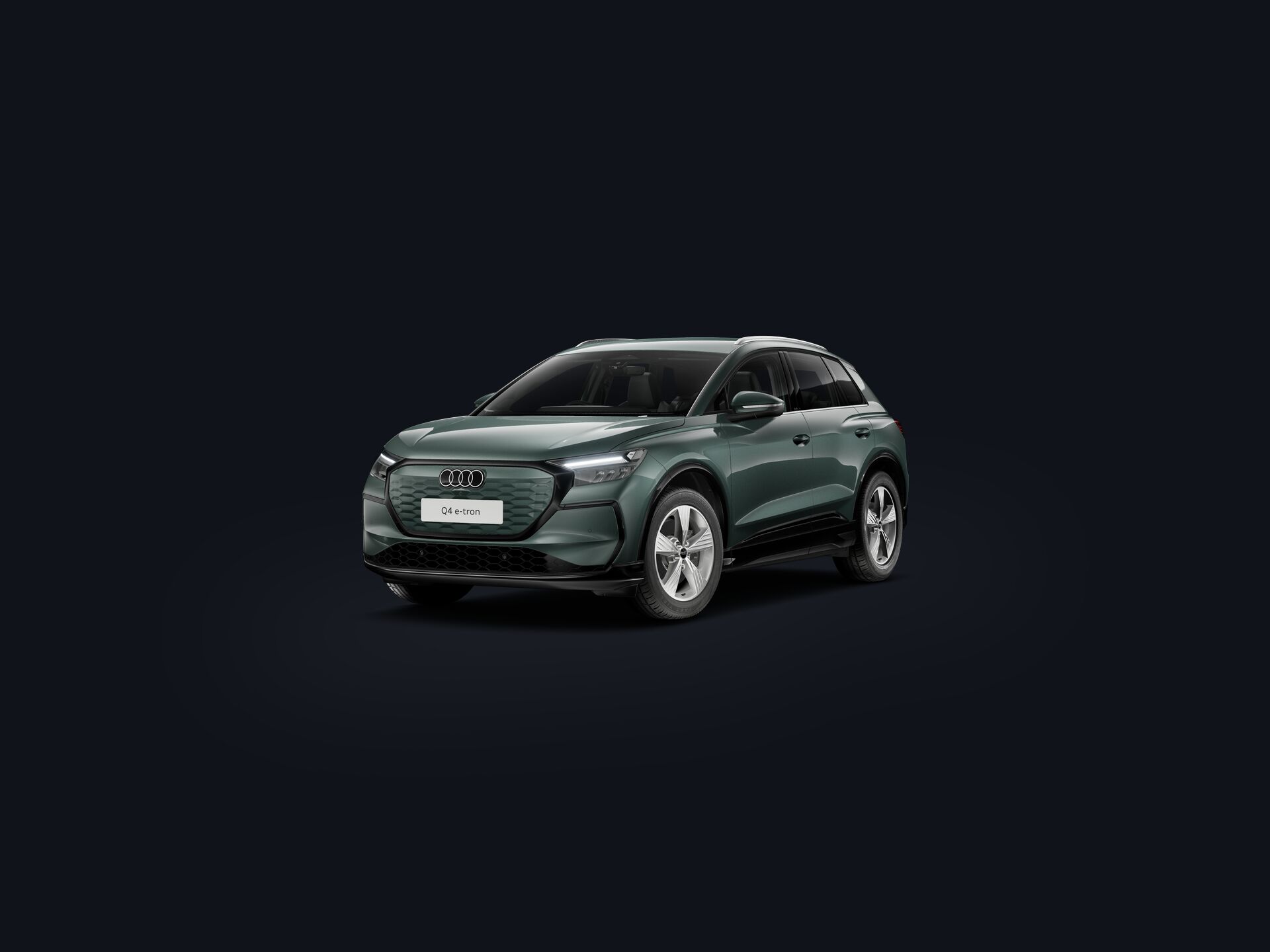 Q4 e-tron 3/4 front