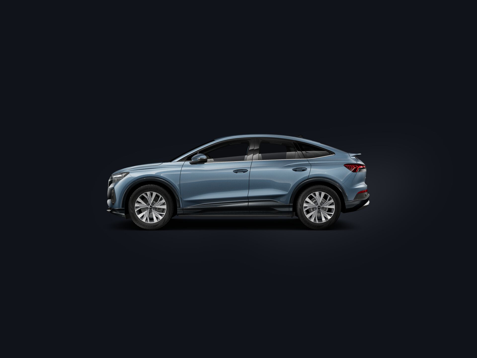 Q4 Sportback e-tron side