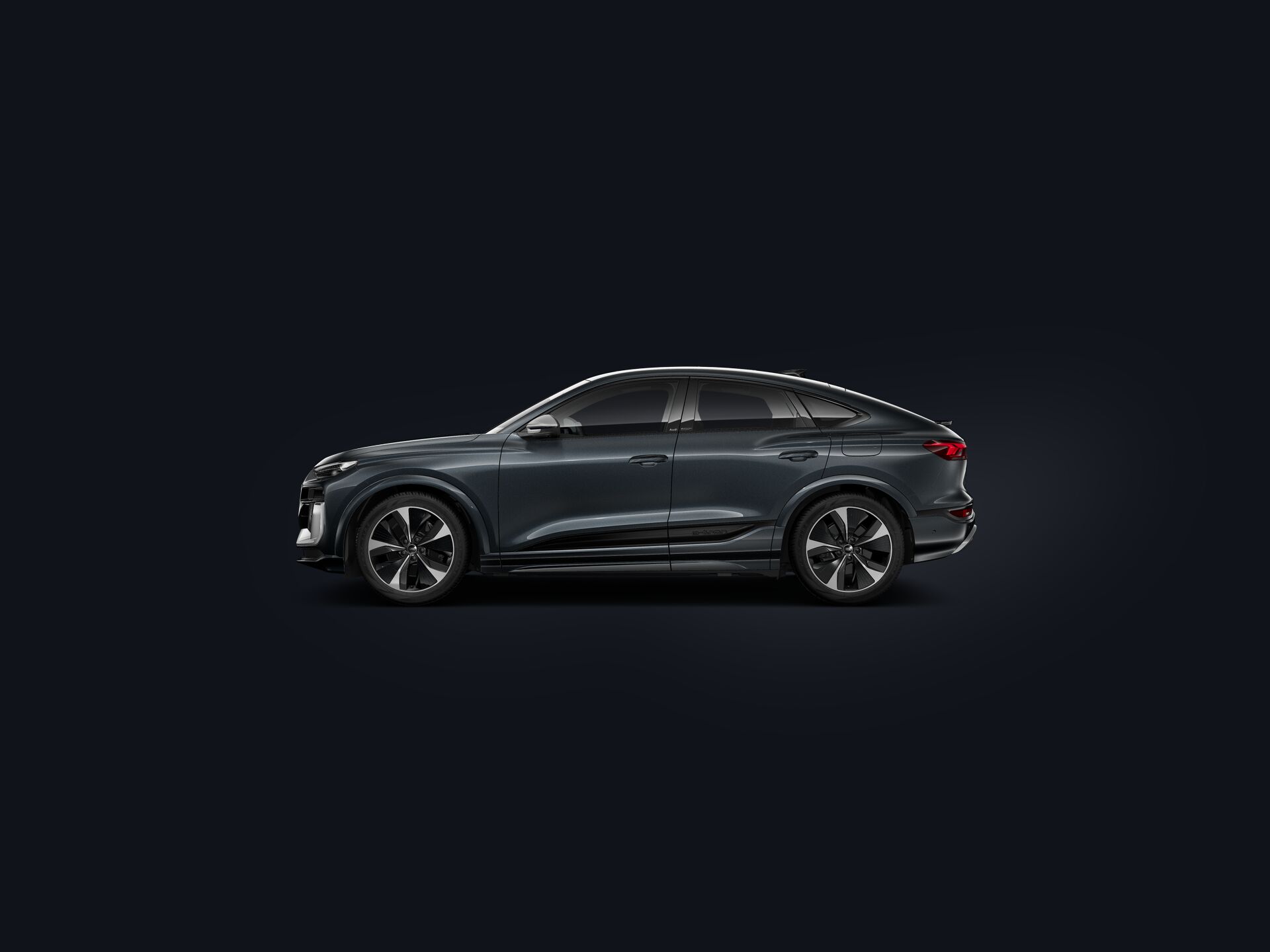 SQ6 Sportback e-tron side