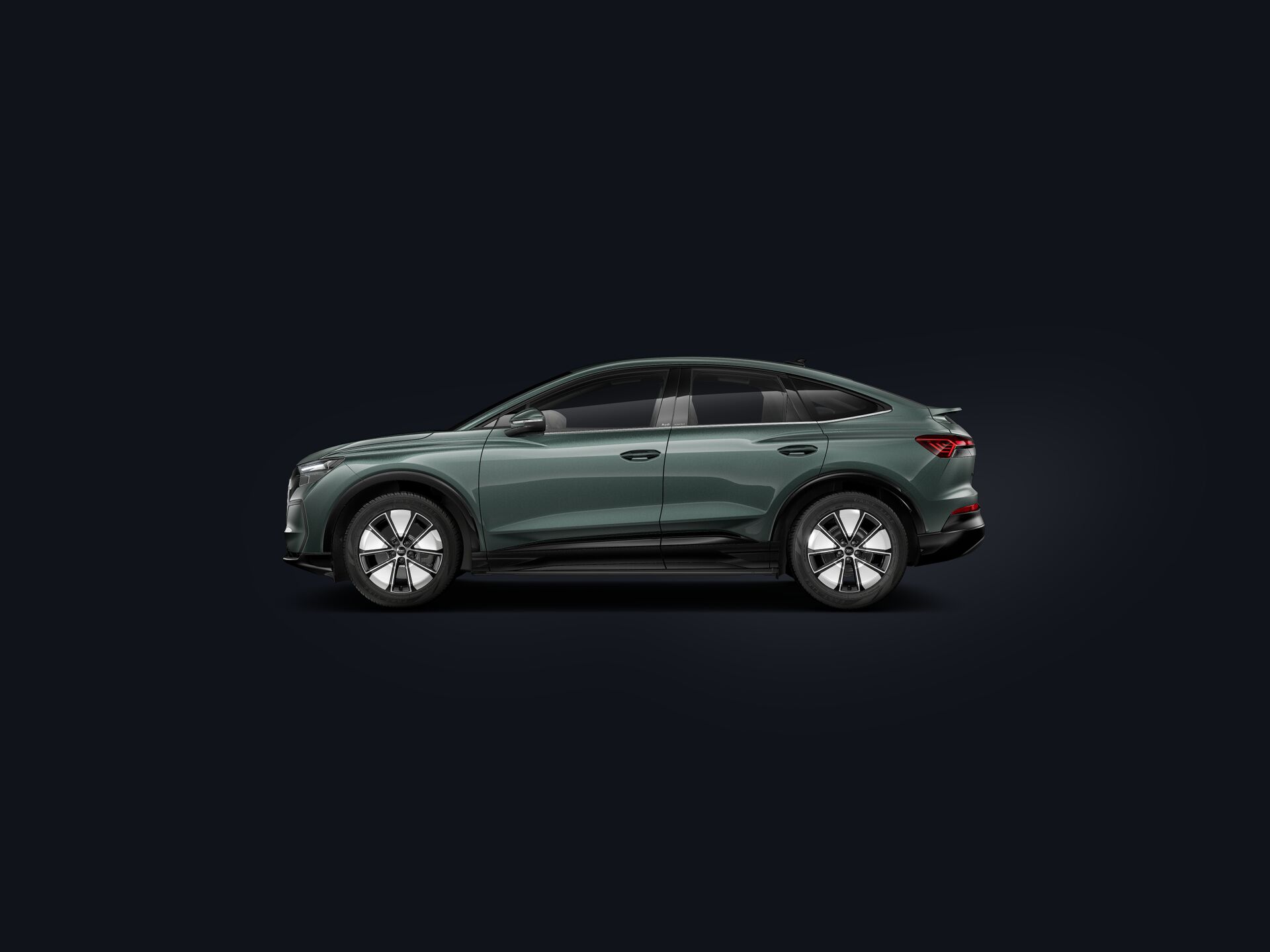 Q4 Sportback e-tron side
