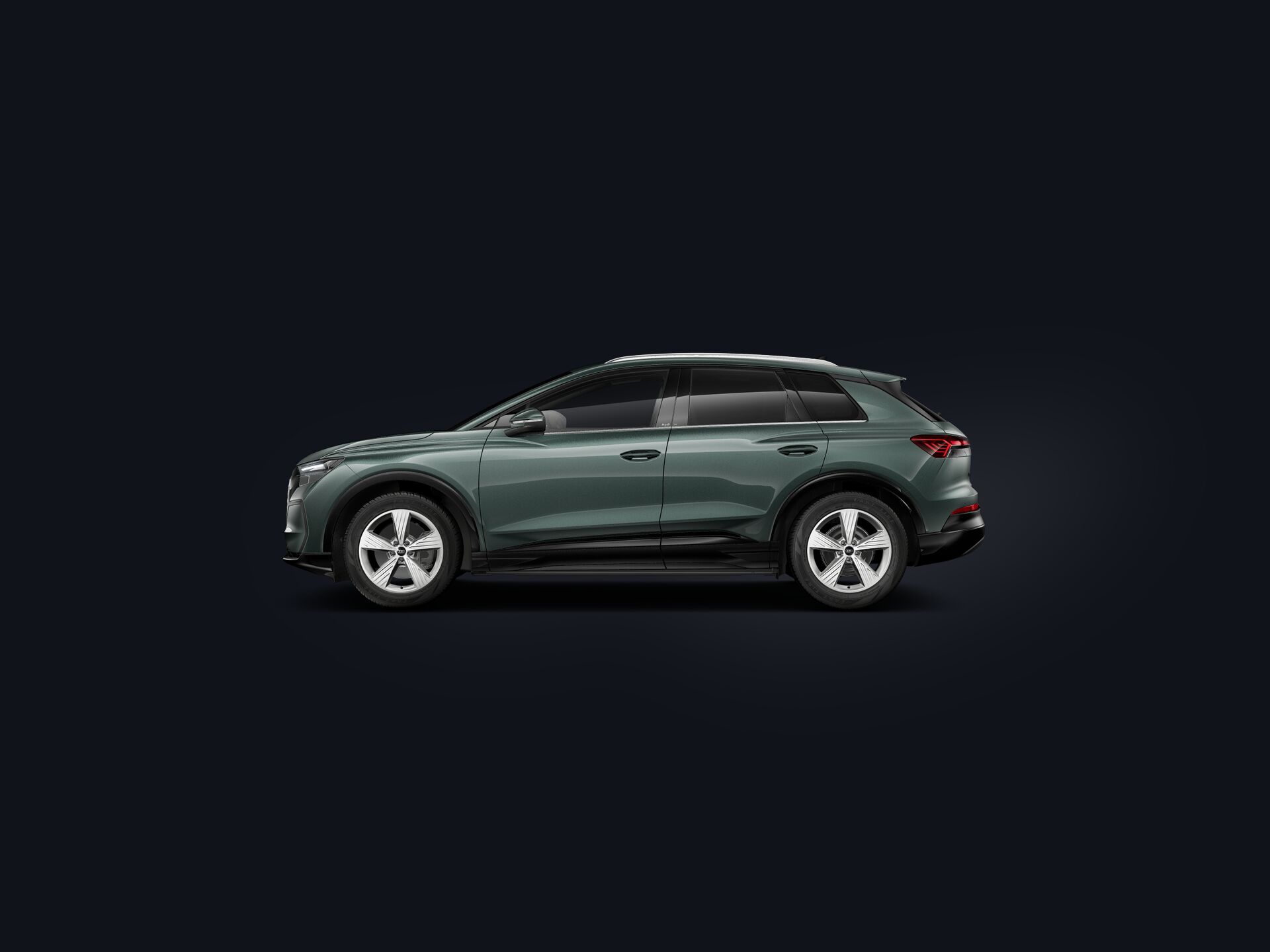 Q4 SUV e-tron  side