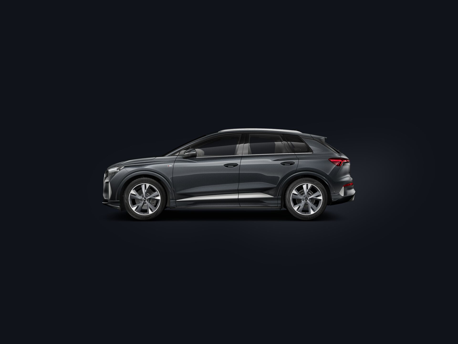 De nieuwe Q4 e-tron side