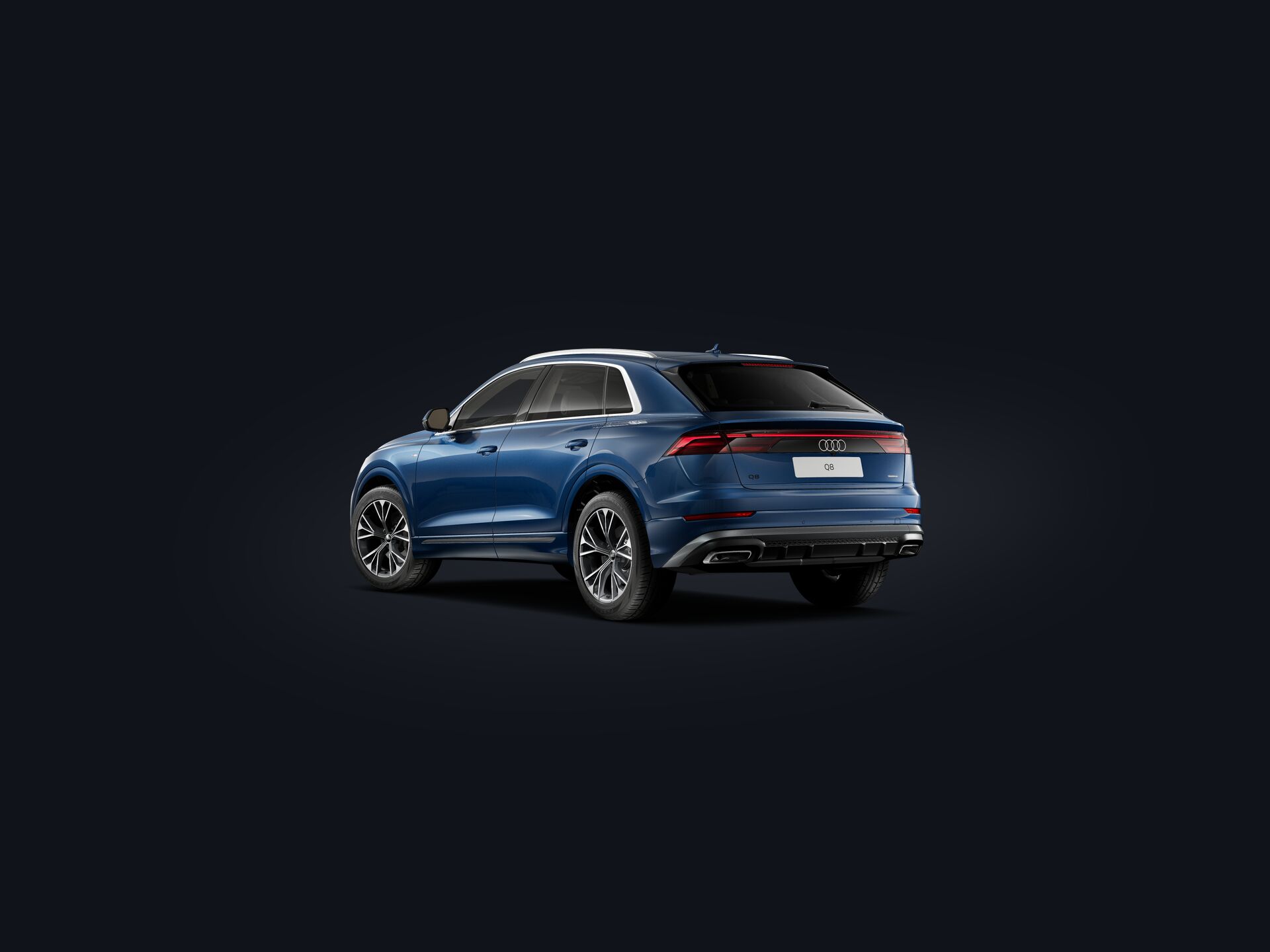 Q8 SUV 3/4 rear