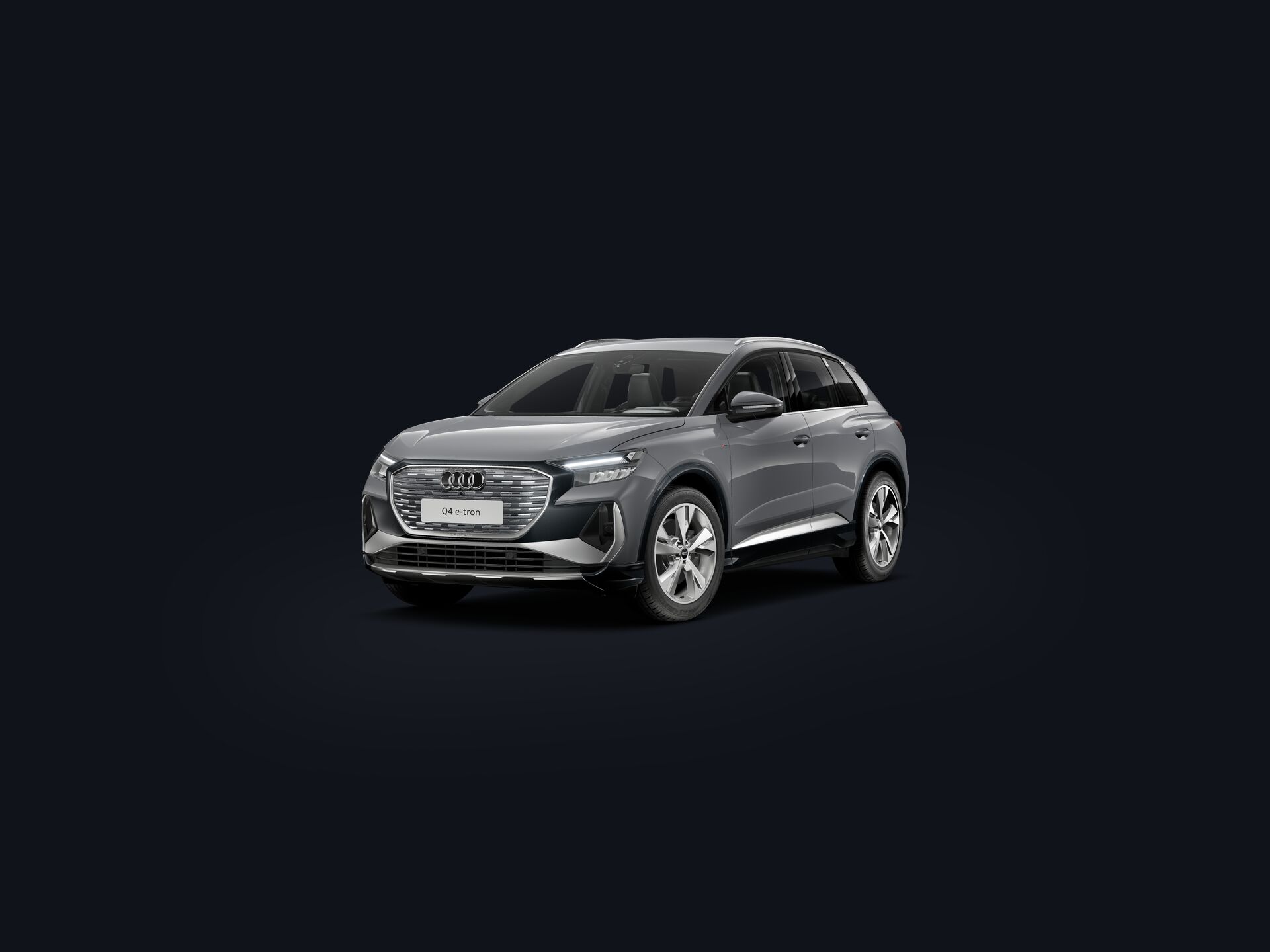 Q4 e-tron cust34front