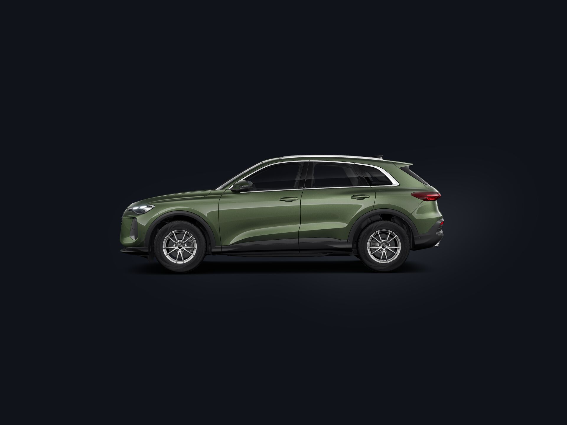 Q5 SUV side