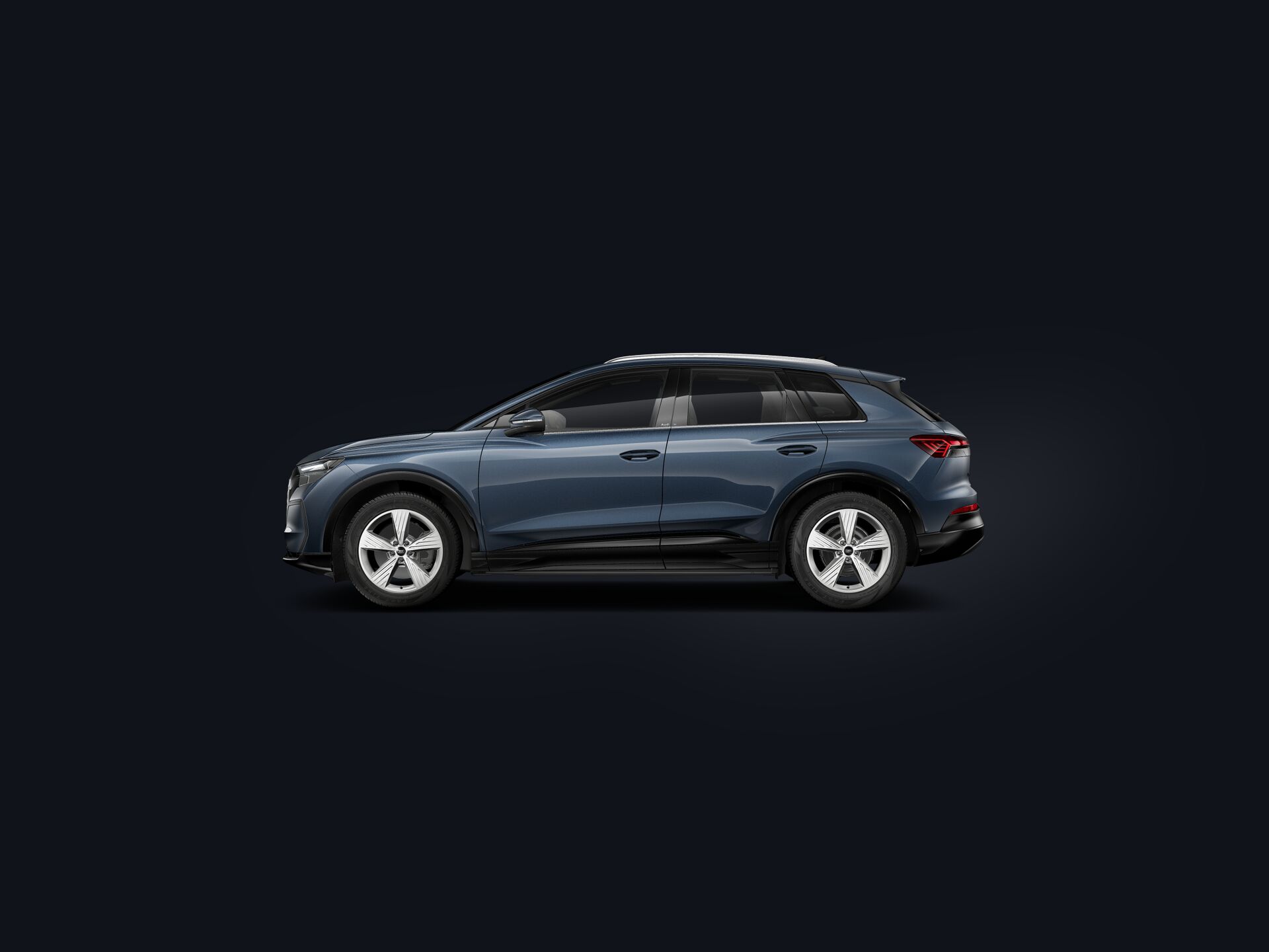 Nowe Q4 e-tron side