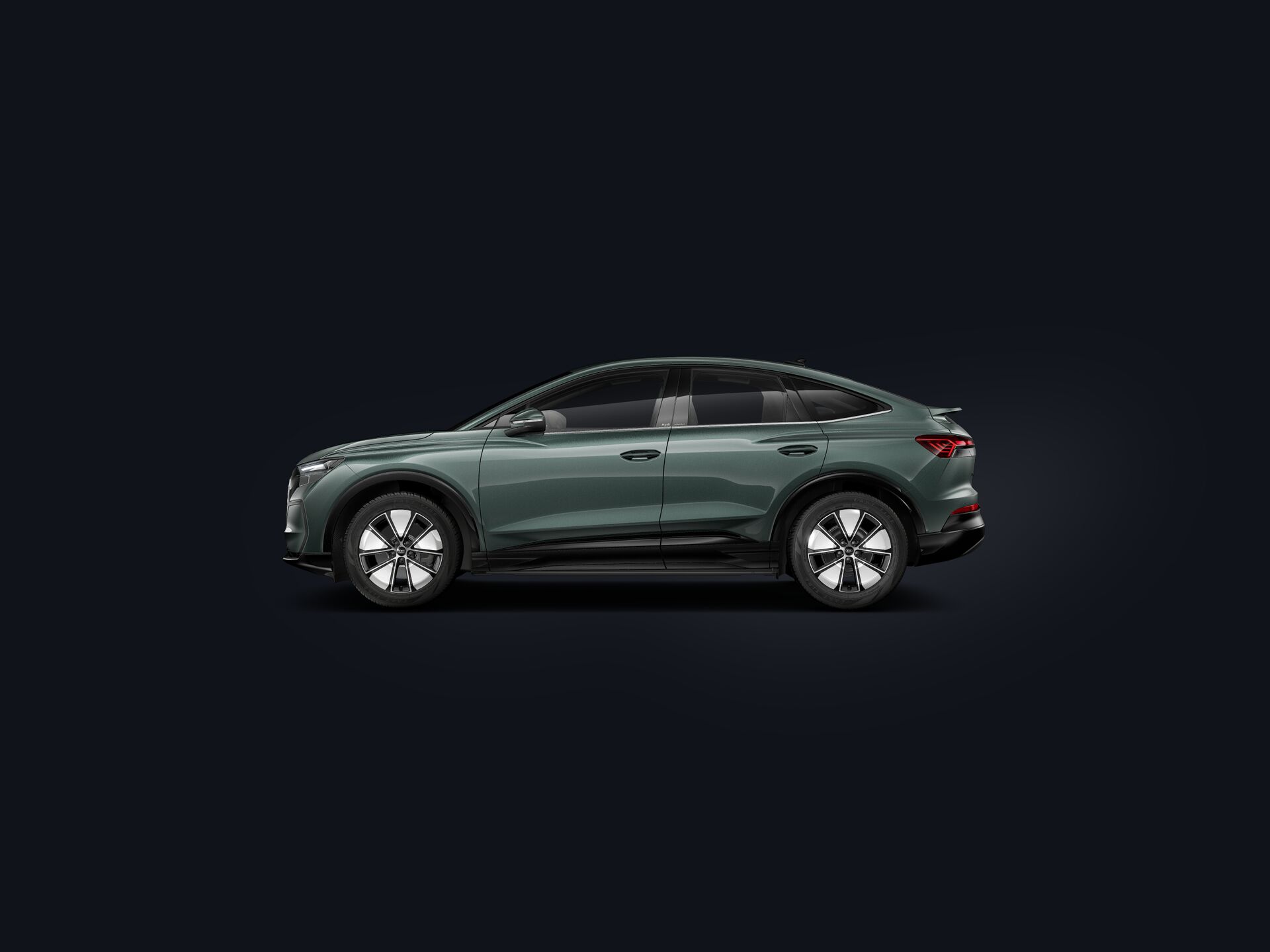 Q4 Sportback e-tron side