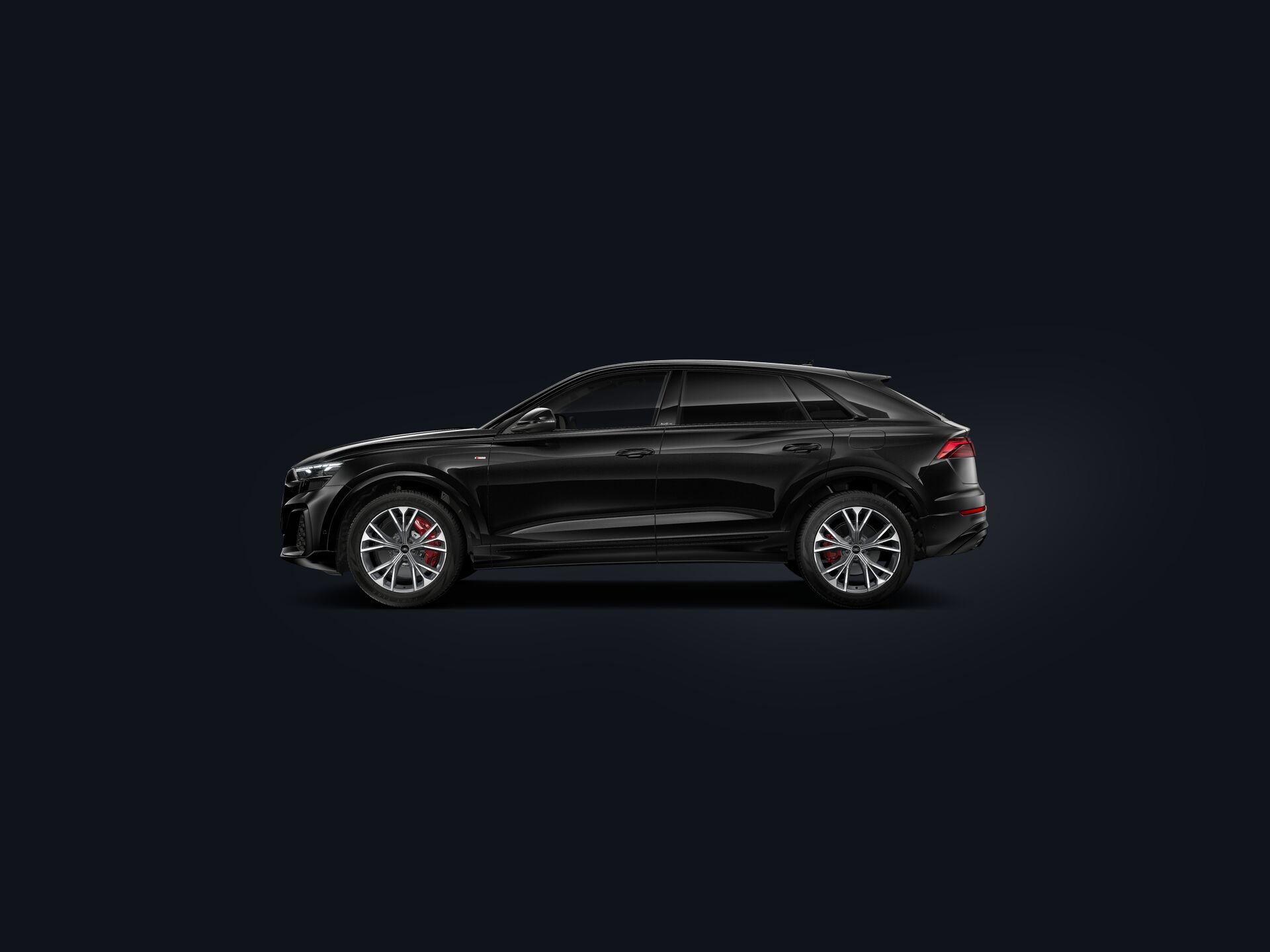 Q8 TFSI e side