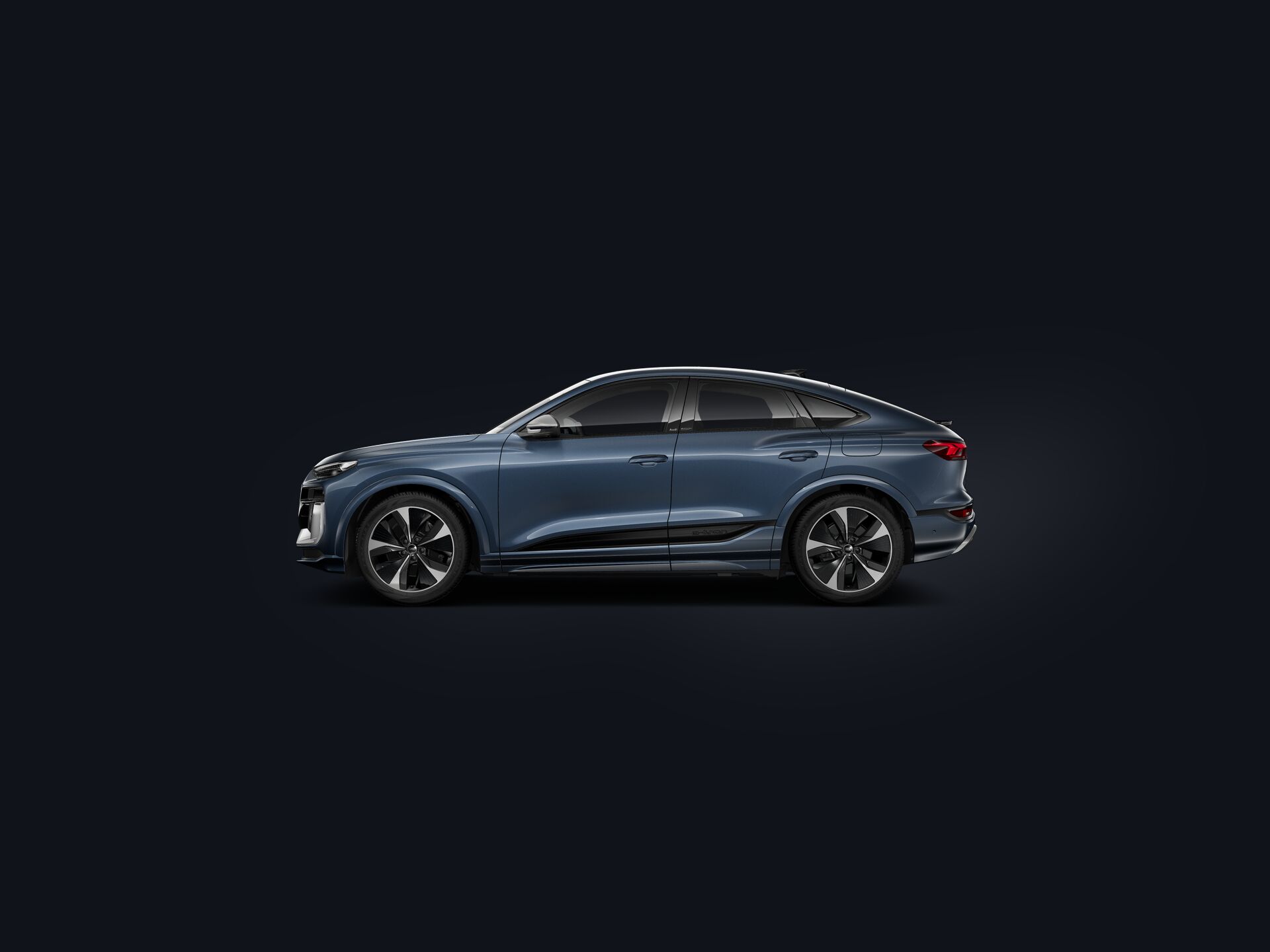 SQ6 Sportback e-tron side