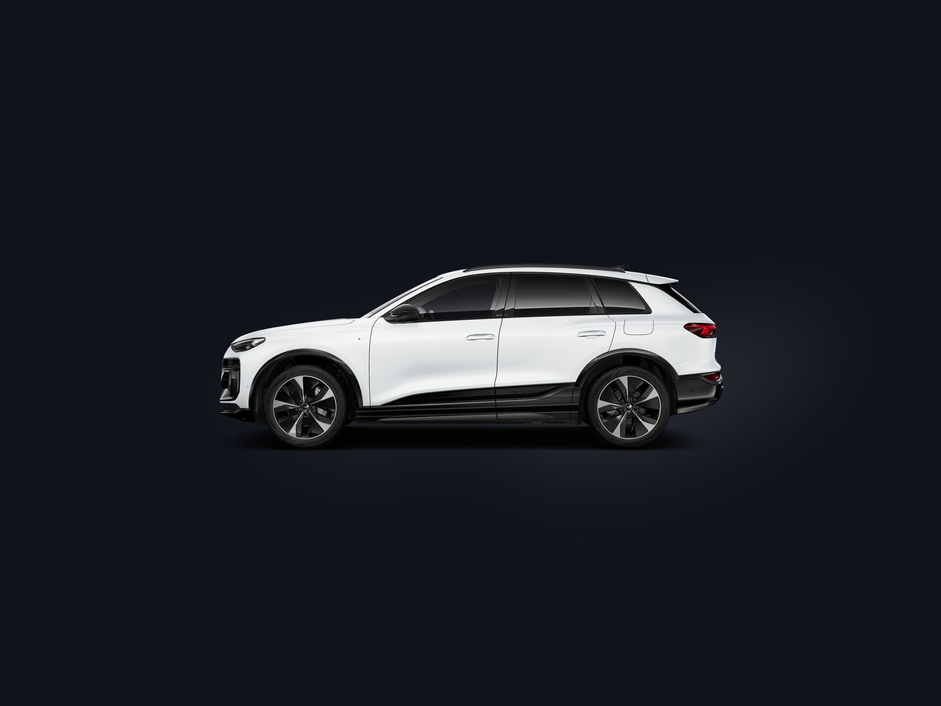 Q6 SUV e-tron side