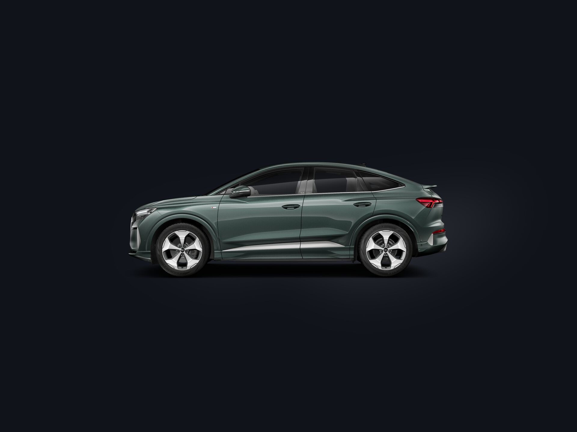 Q4 Sportback e-tron side