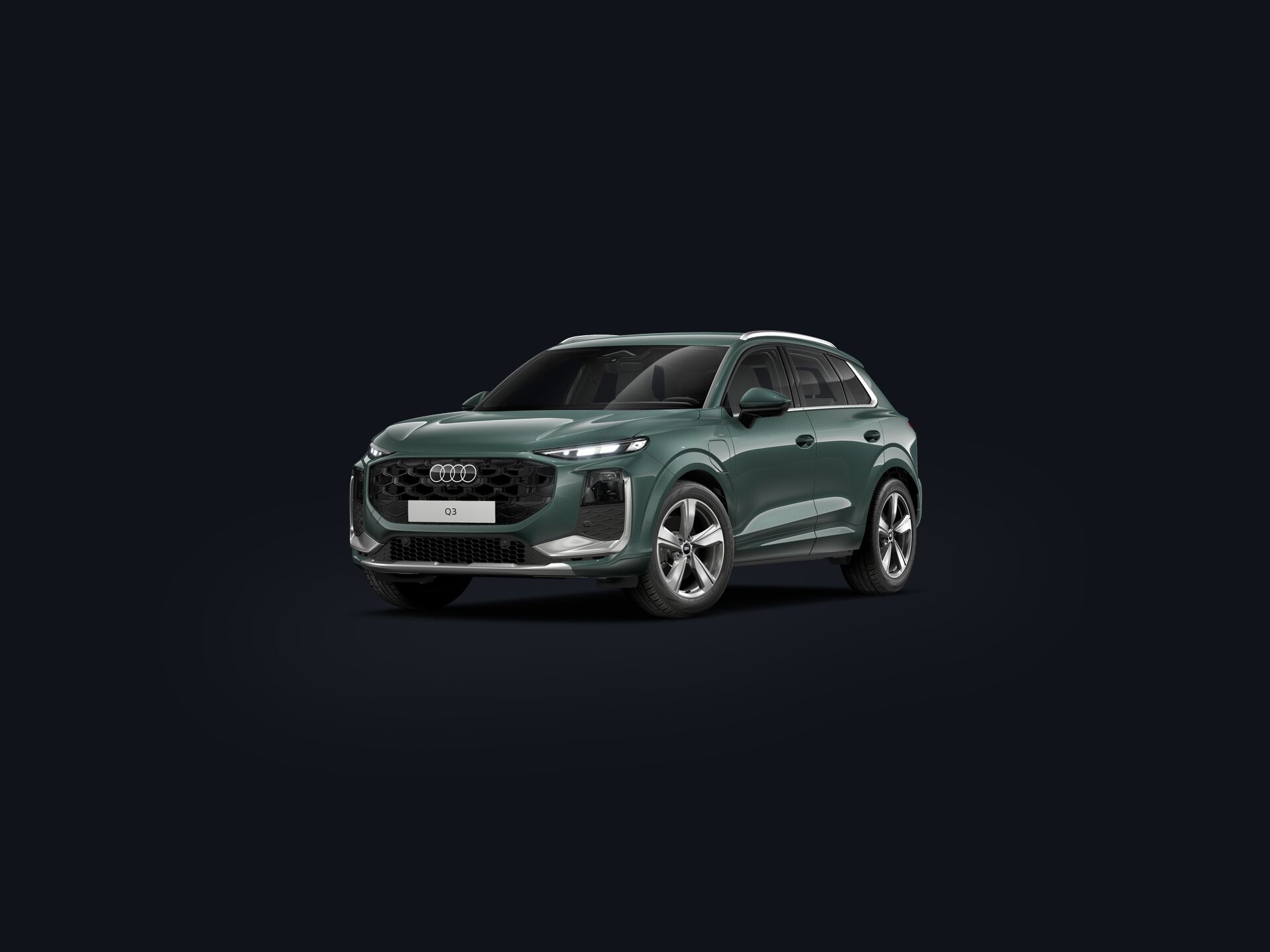 Nieuwe Q3 e-hybrid 3/4 front