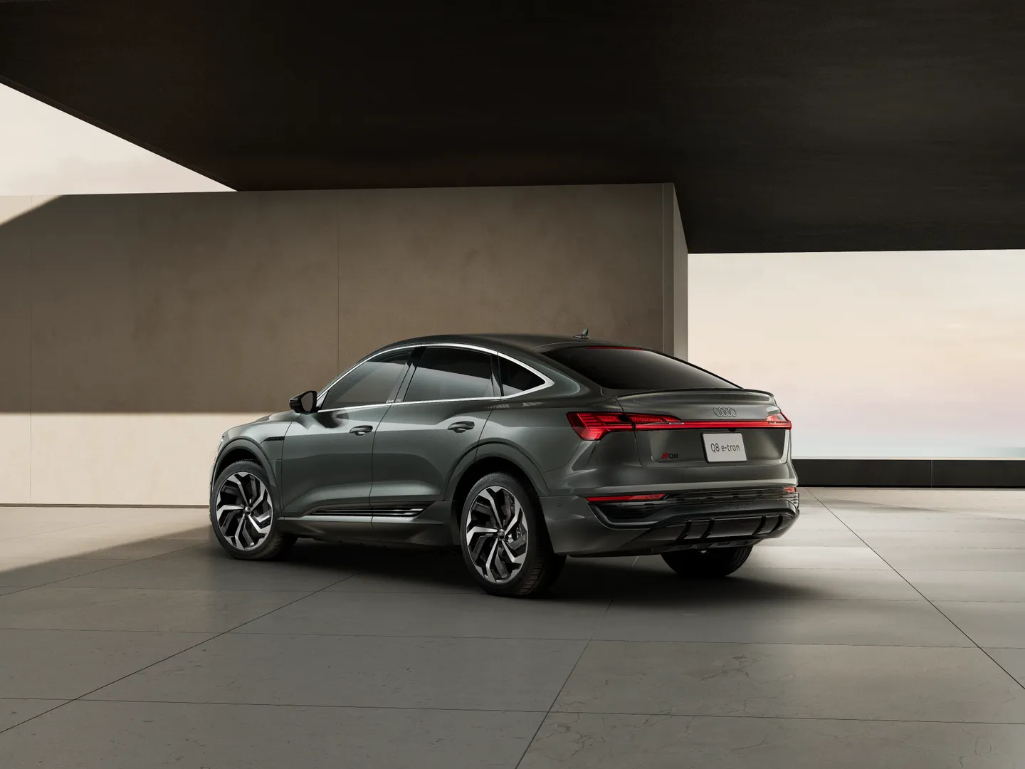 Image about Audi Q8 Sportback e-tron 55 e-tron quattro S line 300,00 kW