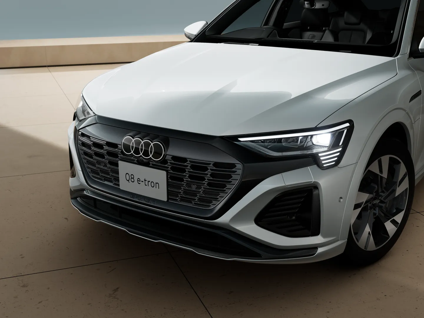 Audi Q8 Sportback e-tron 55 e-tron quattro S line 300,00 kW ヘッドライト