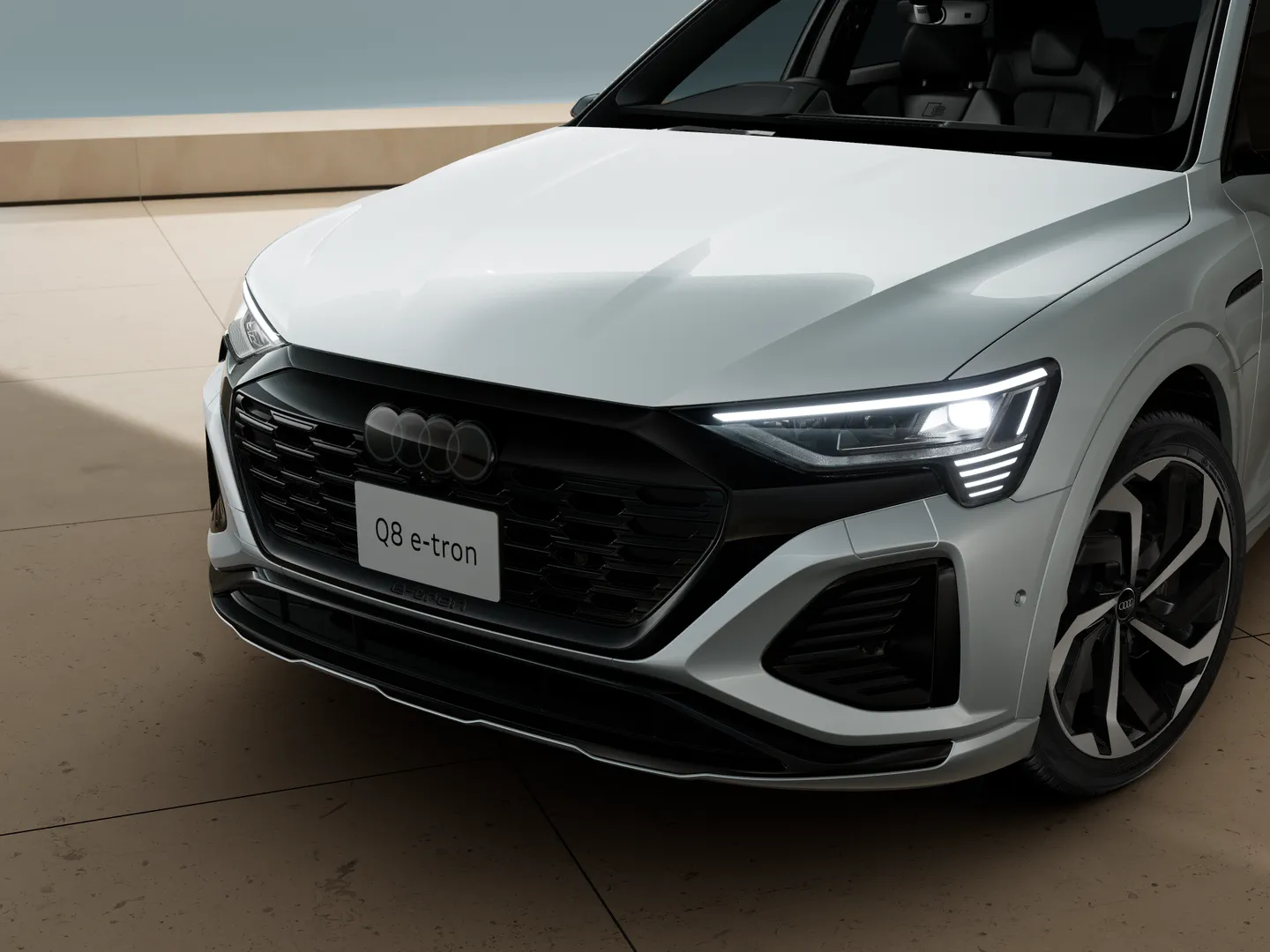 Audi Q8 e-tron 55 e-tron quattro S line 300,00 kW ヘッドライト