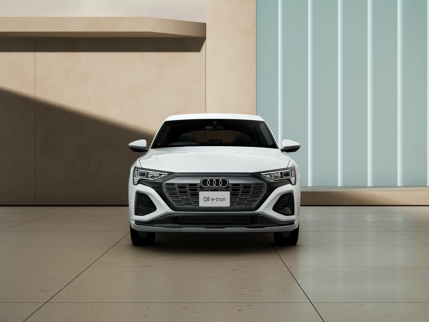 Audi Q8 Sportback e-tron 55 e-tron quattro S line 300,00 kW フロントビュー