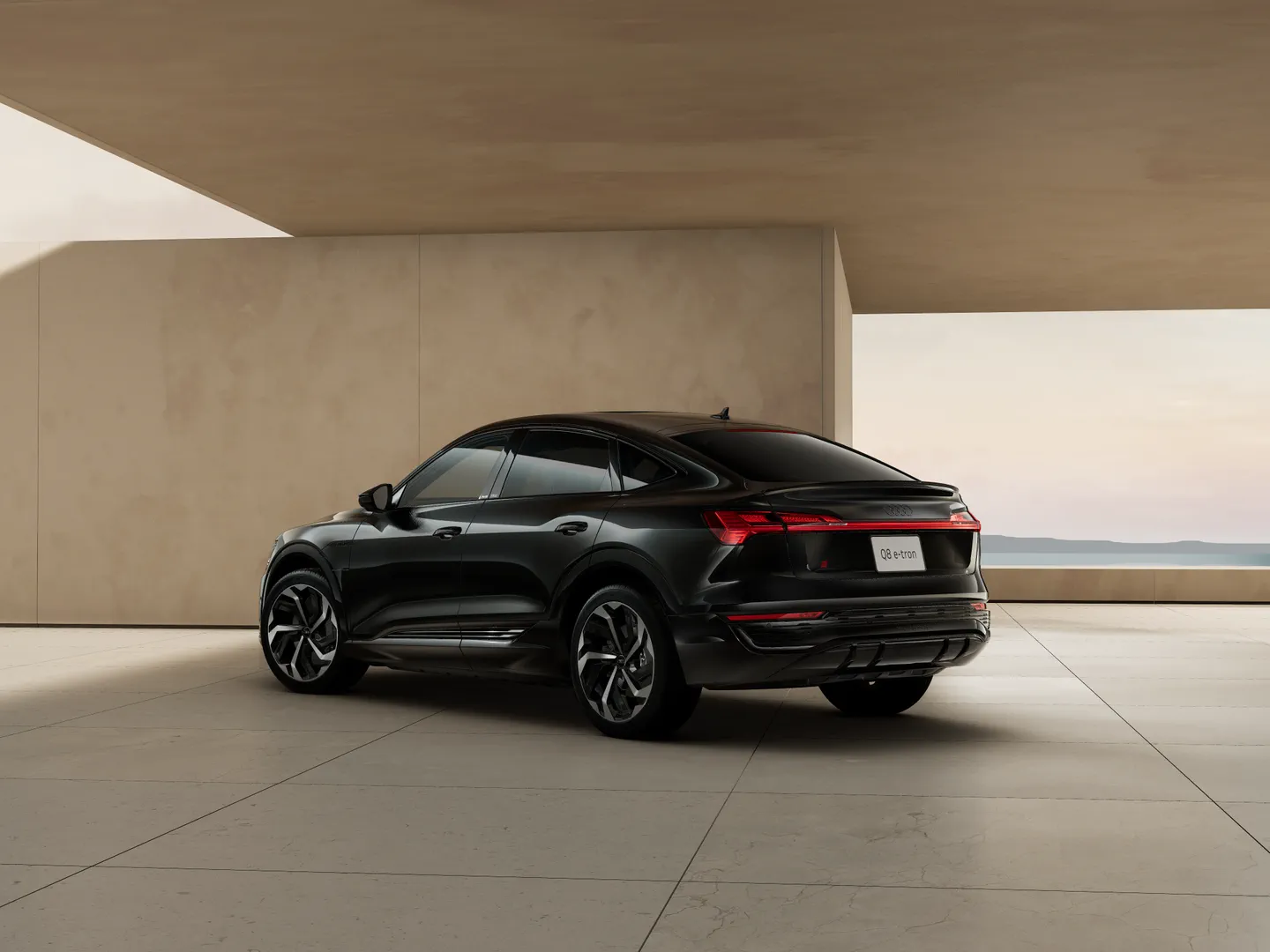 Audi Q8 Sportback e-tron 55 e-tron quattro S line 300,00 kW リア3/4ビュー