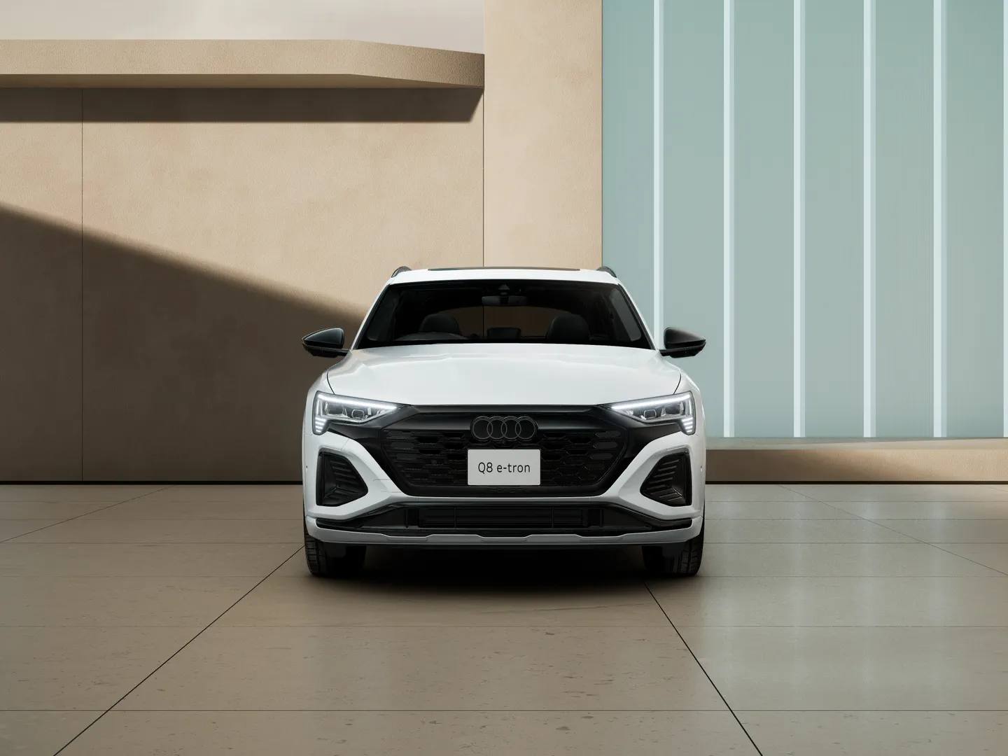 Audi Q8 e-tron 55 e-tron quattro S line 300,00 kW フロントビュー