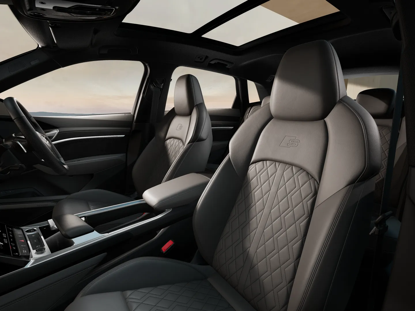 Image about Audi Q8 e-tron 55 e-tron quattro Launch Edition 300,00 kW