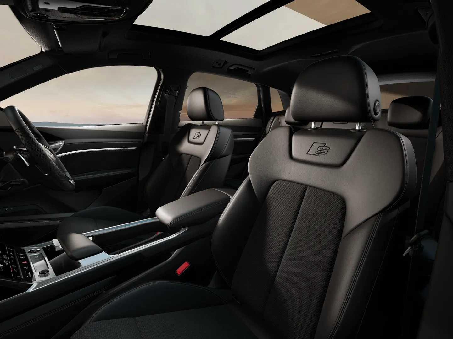 Image about Audi Q8 e-tron 55 e-tron quattro S line 300,00 kW