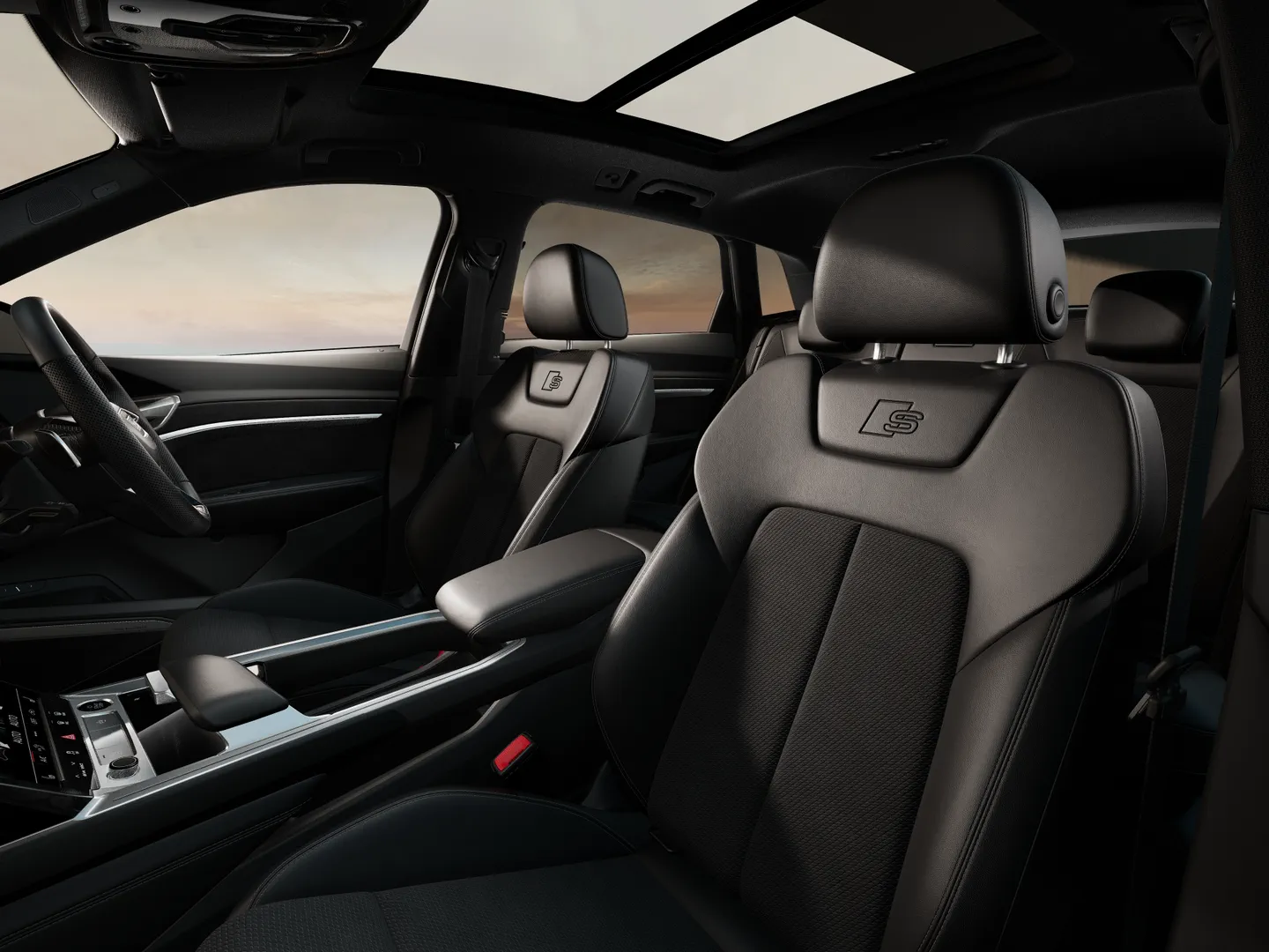 Image about Audi Q8 e-tron 55 e-tron quattro S line 300,00 kW