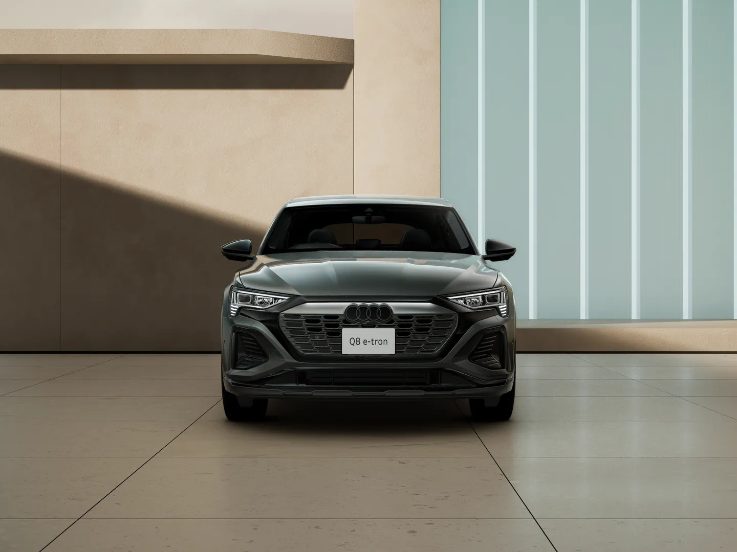 Audi Q8 Sportback e-tron 55 e-tron quattro S line 300,00 kW フロントビュー