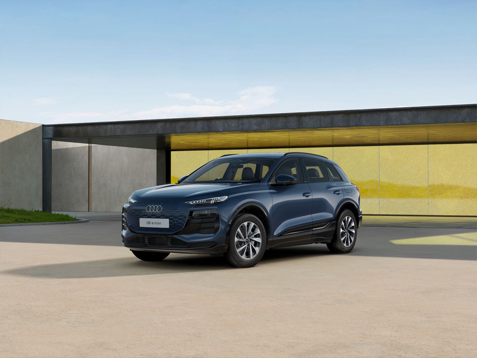 Q6 SUV e-tron EXTERIOR-FRONT-3-4