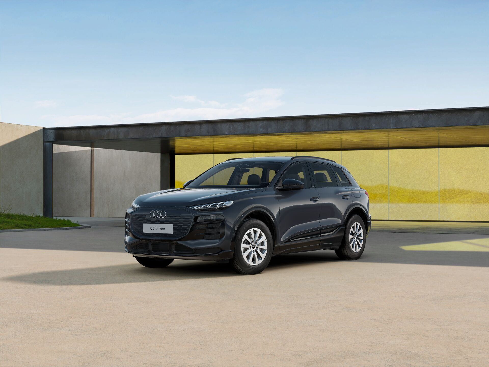 Q6 SUV e-tron EXTERIOR-FRONT-3-4