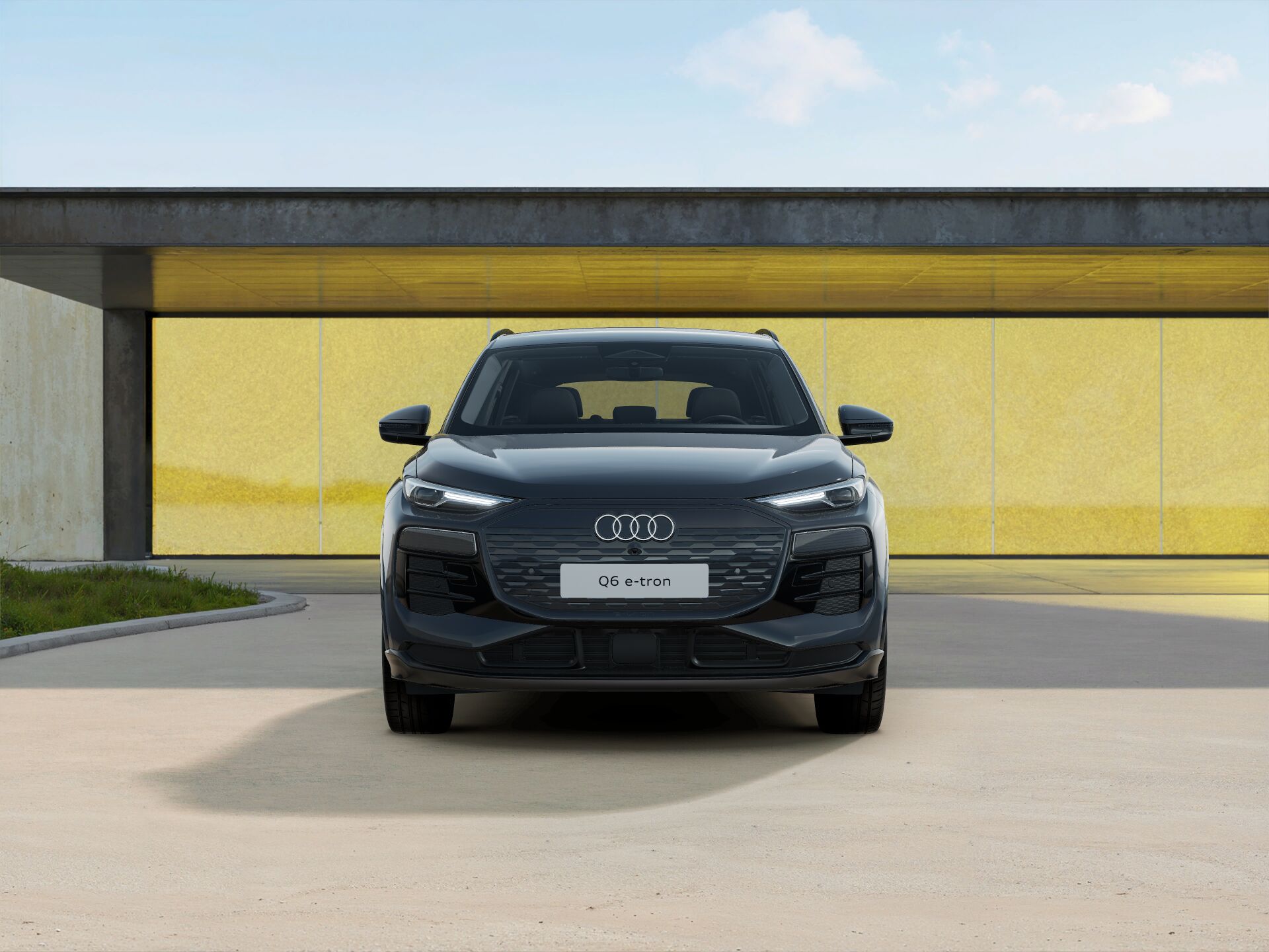 Q6 SUV e-tron EXTERIOR-FRONT-FRONT