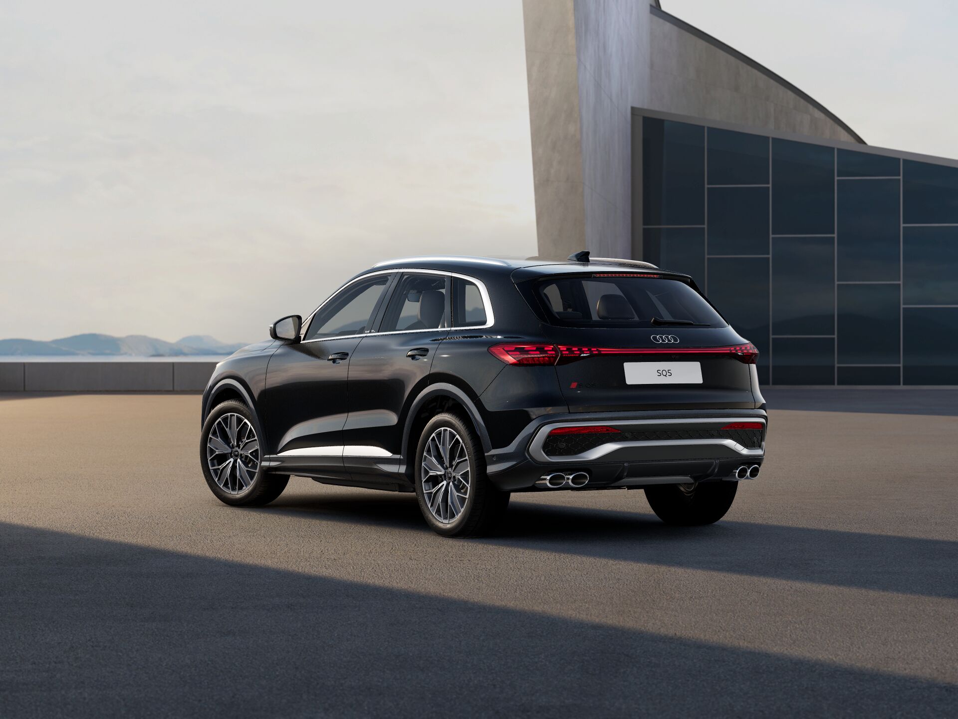 SQ5 SUV EXTERIOR-REAR-3-4