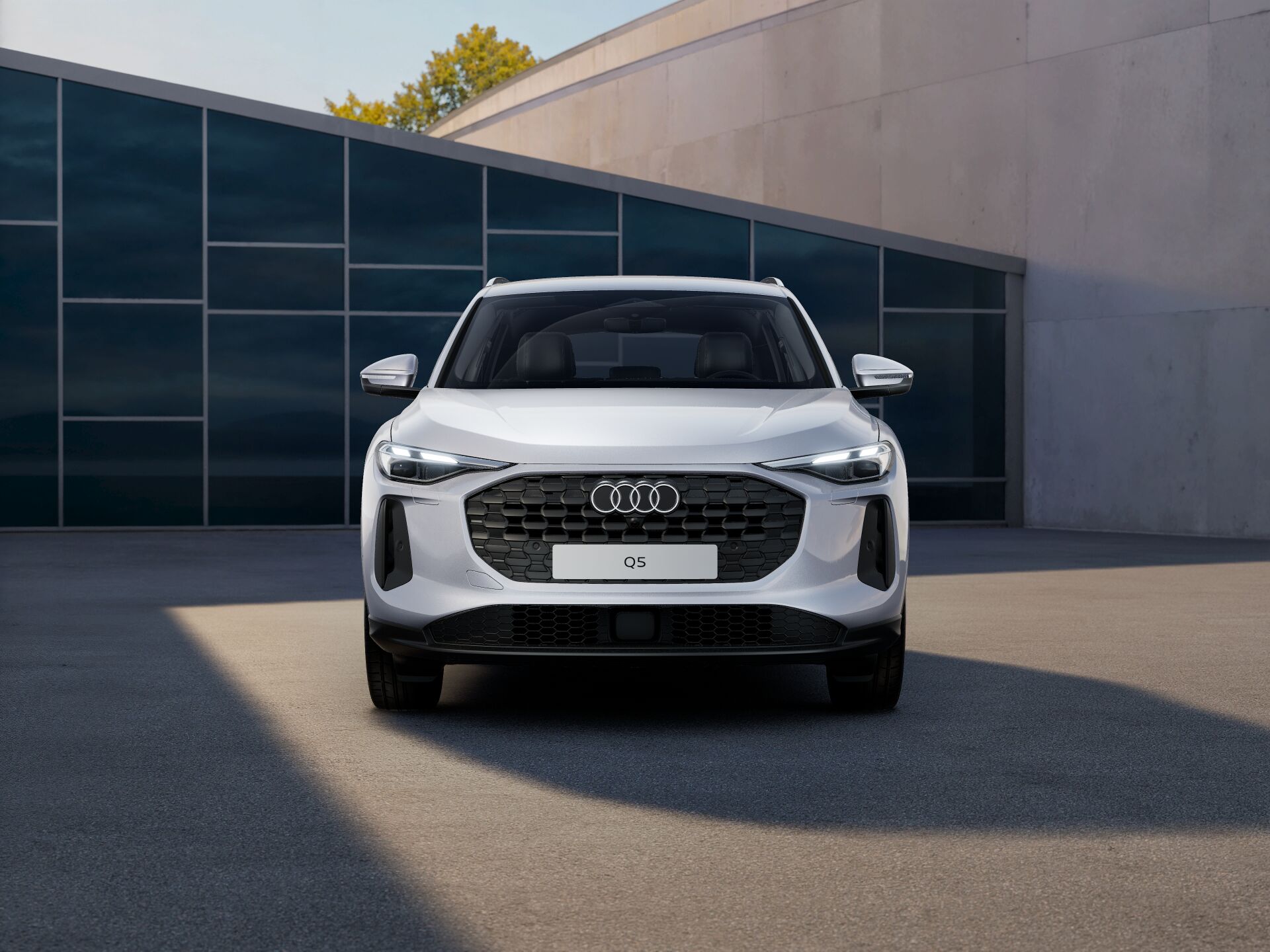 Nuova Q5 e-hybrid EXTERIOR-FRONT-FRONT