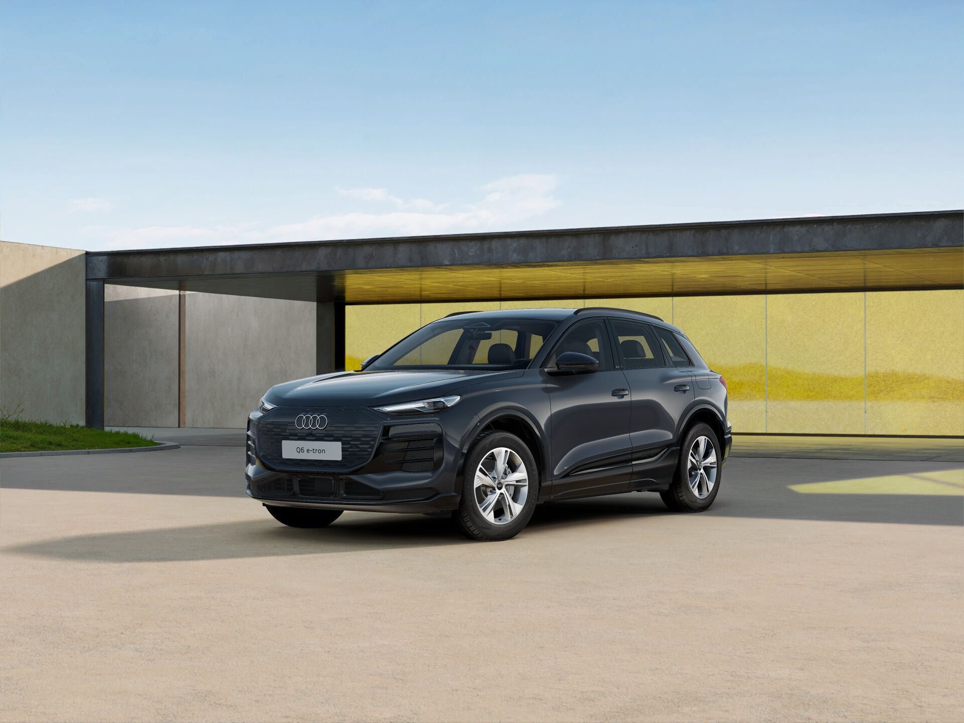 Q6 SUV e-tron EXTERIOR-FRONT-3-4