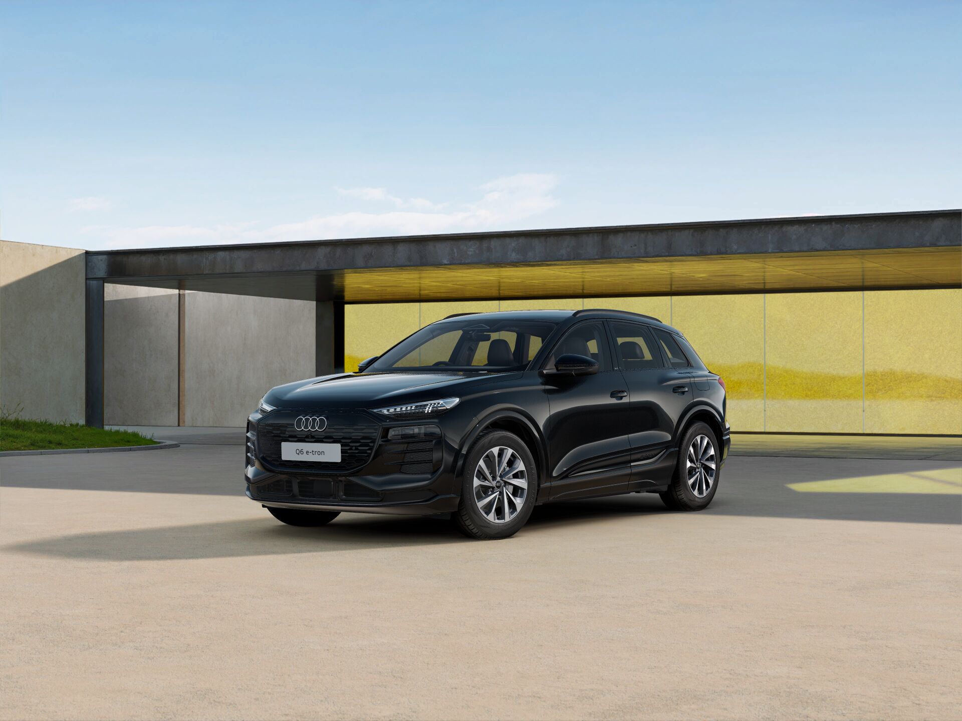 Q6 SUV e-tron EXTERIOR-FRONT-3-4