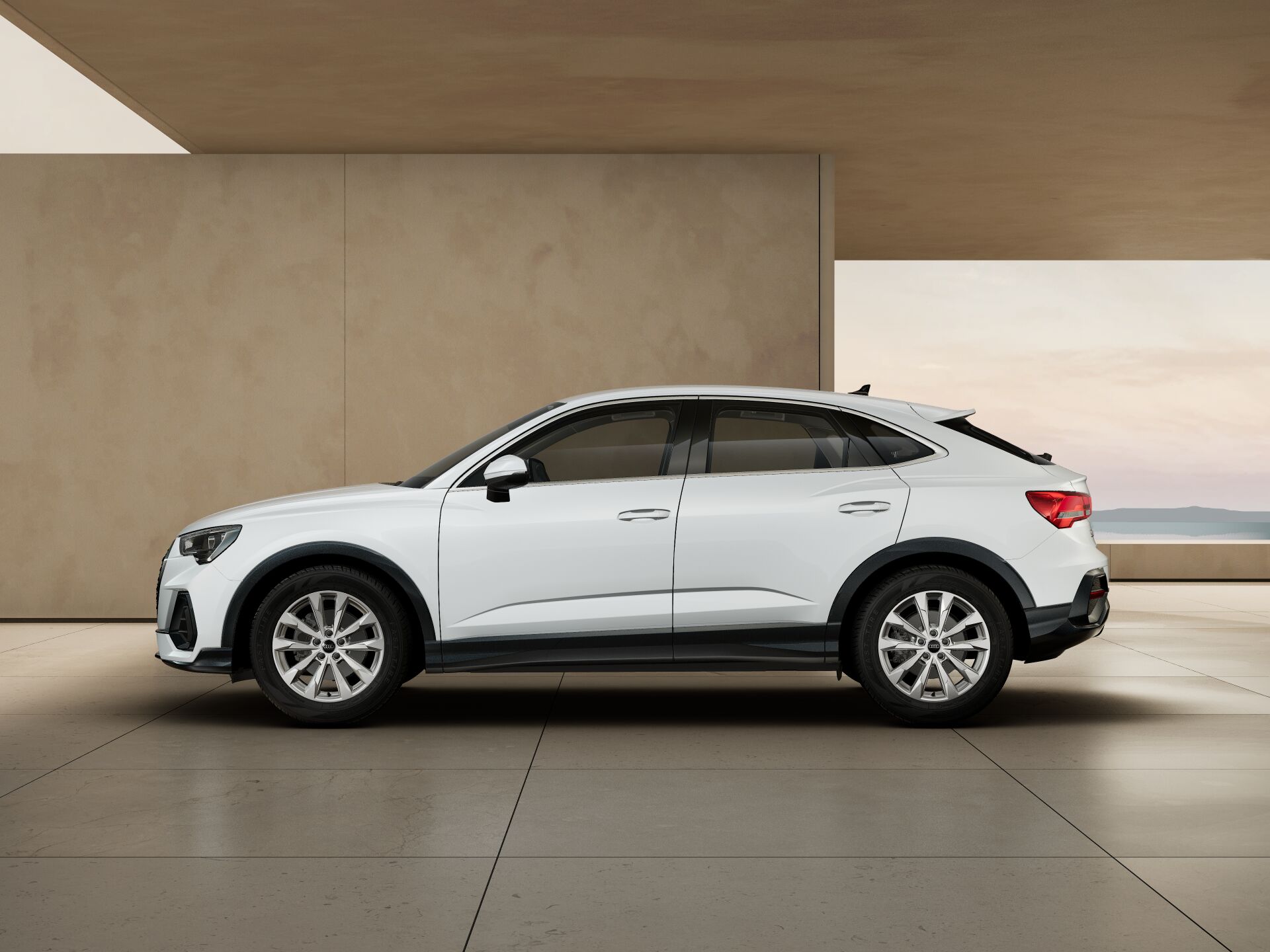 Q3 Sportback EXTERIOR-PARALLEL-SIDE