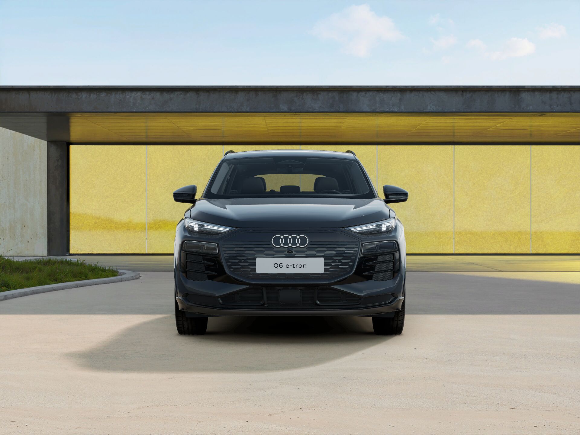 Q6 SUV e-tron EXTERIOR-FRONT-FRONT