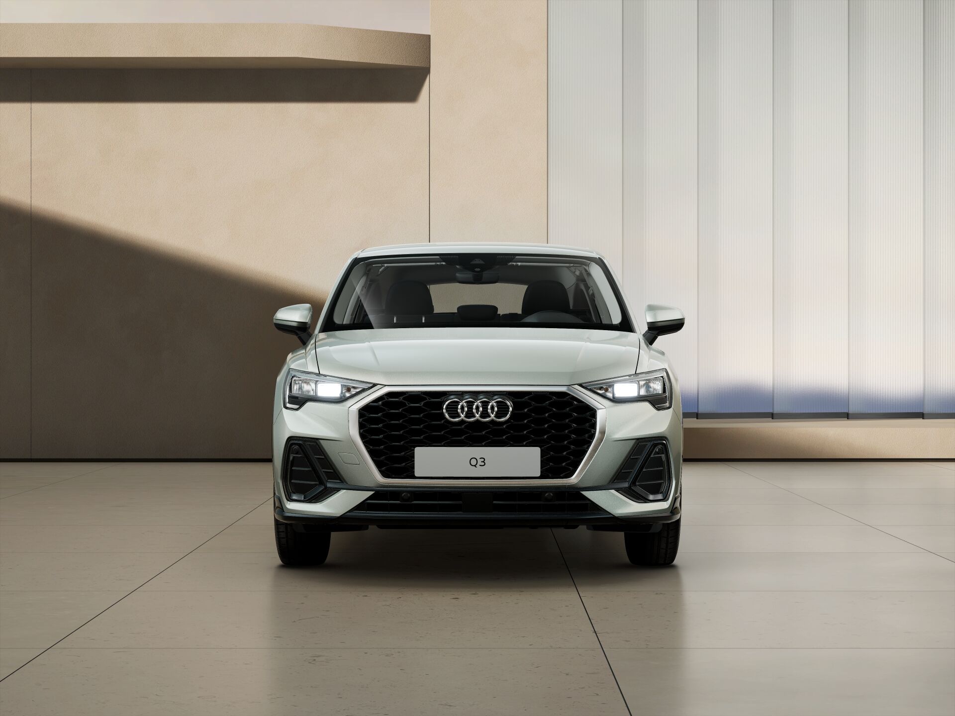 Q3 Sportback EXTERIOR-FRONT-FRONT