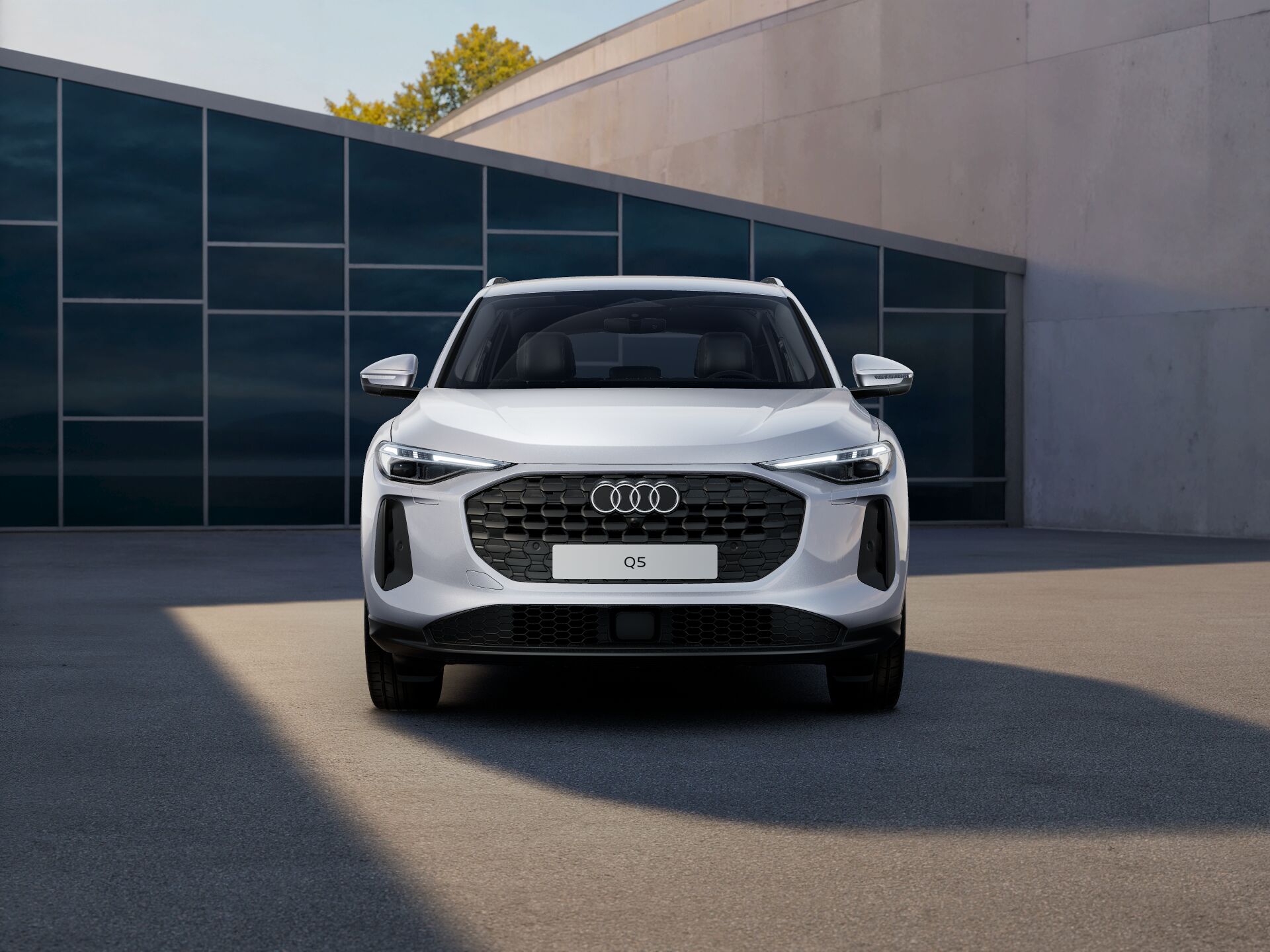 Q5 SUV e-hybrid EXTERIOR-FRONT-FRONT