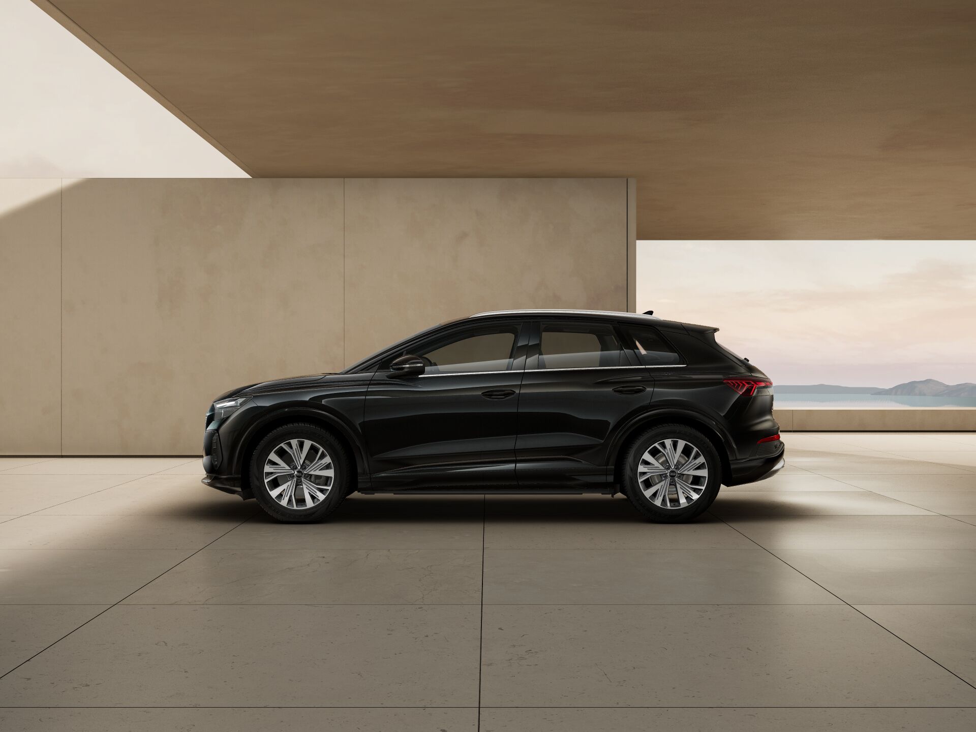 Q4 e-tron EXTERIOR-PARALLEL-SIDE