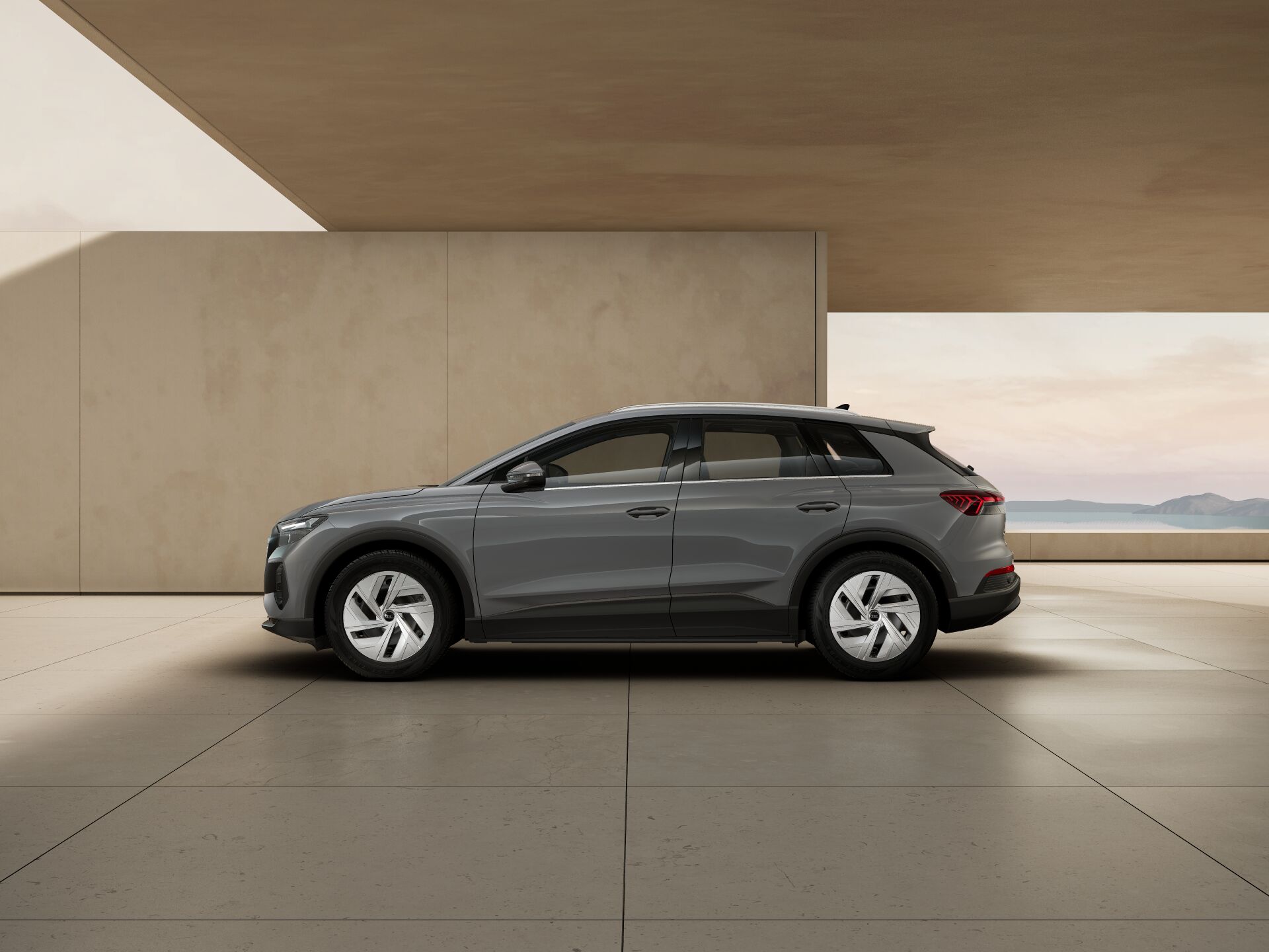 Q4 e-tron EXTERIOR-PARALLEL-SIDE