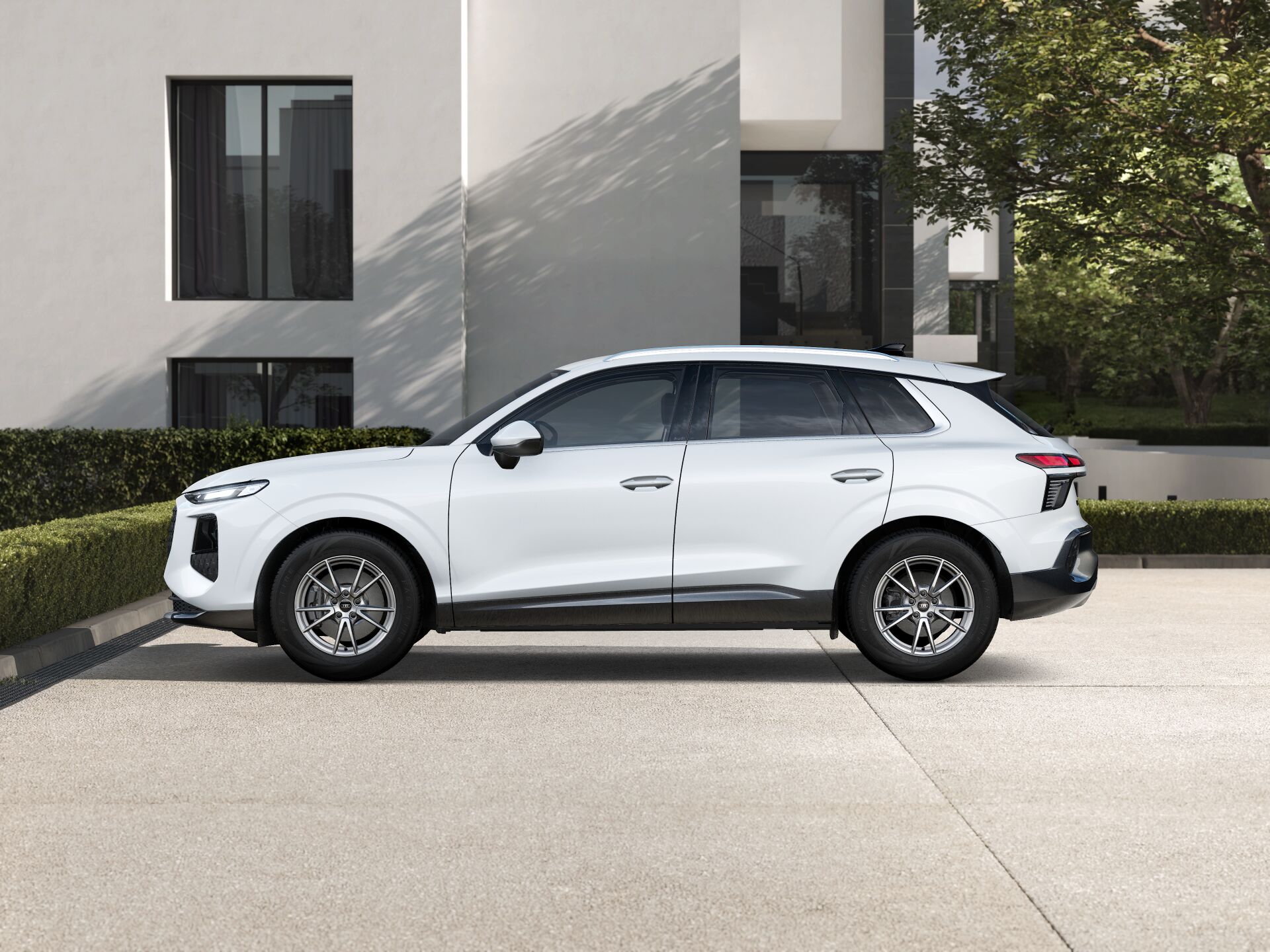 Q3 SUV EXTERIOR-PARALLEL-SIDE