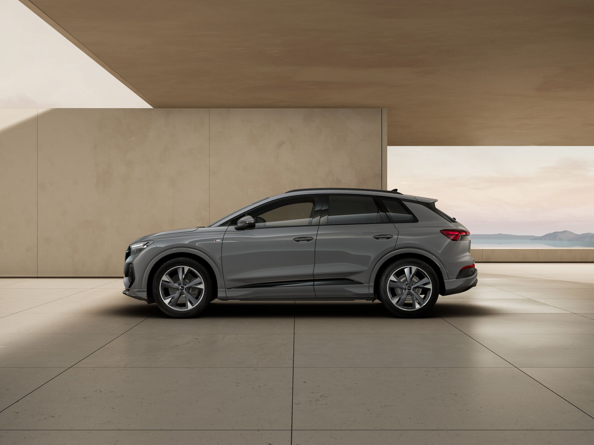 Q4 e-tron EXTERIOR-PARALLEL-SIDE