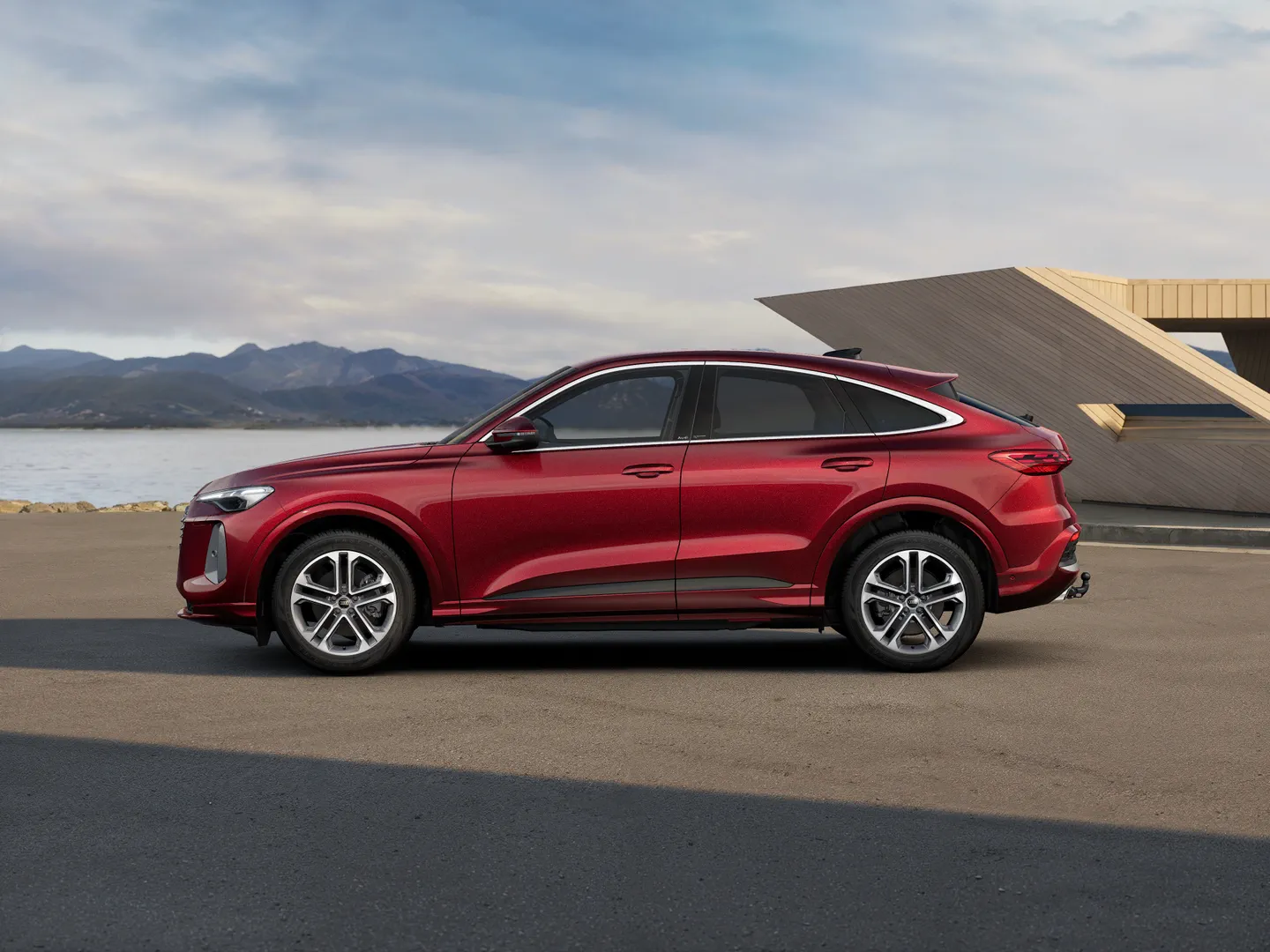 Zdjęcie&nbsp;Audi Q5 Sportback&nbsp;TFSI 150 kW S tronic&nbsp;– Ujęcie: bok