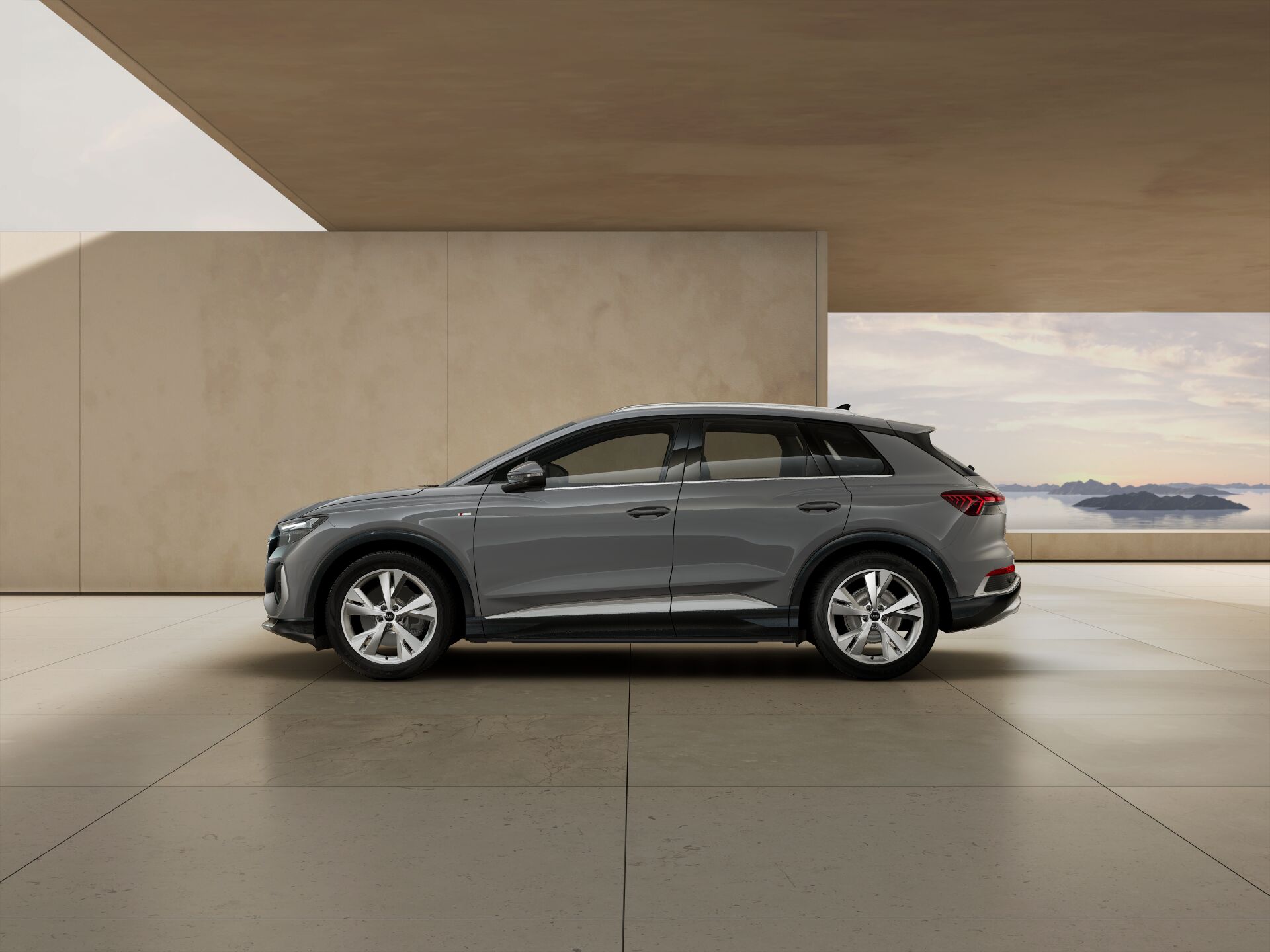 Q4 e-tron EXTERIOR-PARALLEL-SIDE