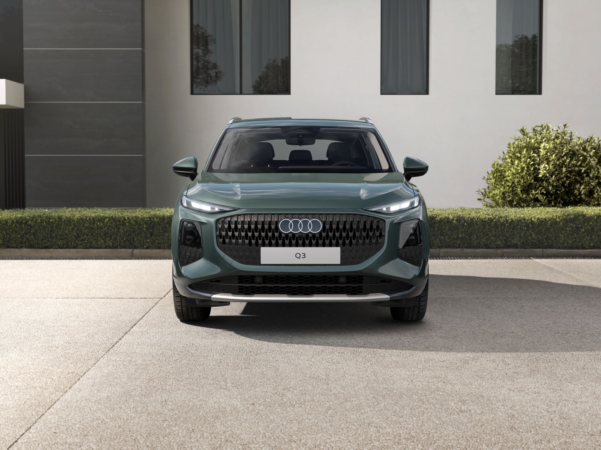 Q3 SUV EXTERIOR-FRONT-FRONT