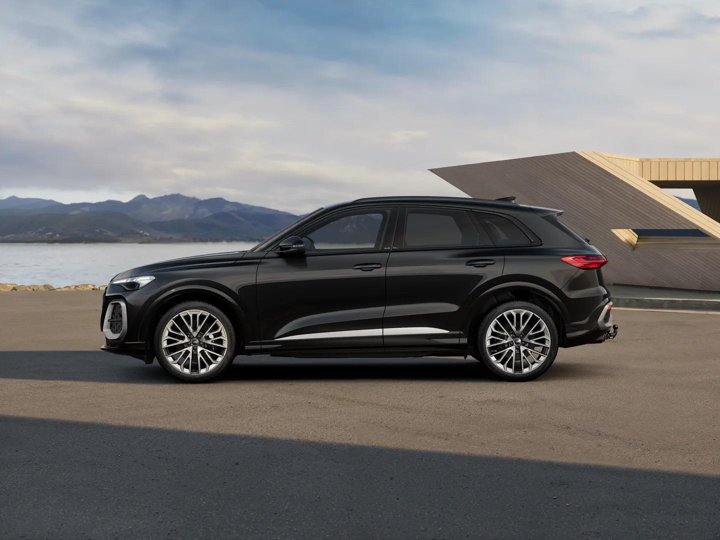 Zdjęcie Audi SQ5 SUV SQ5 SUV TFSI 270 kW S tronic – Ujęcie: bok