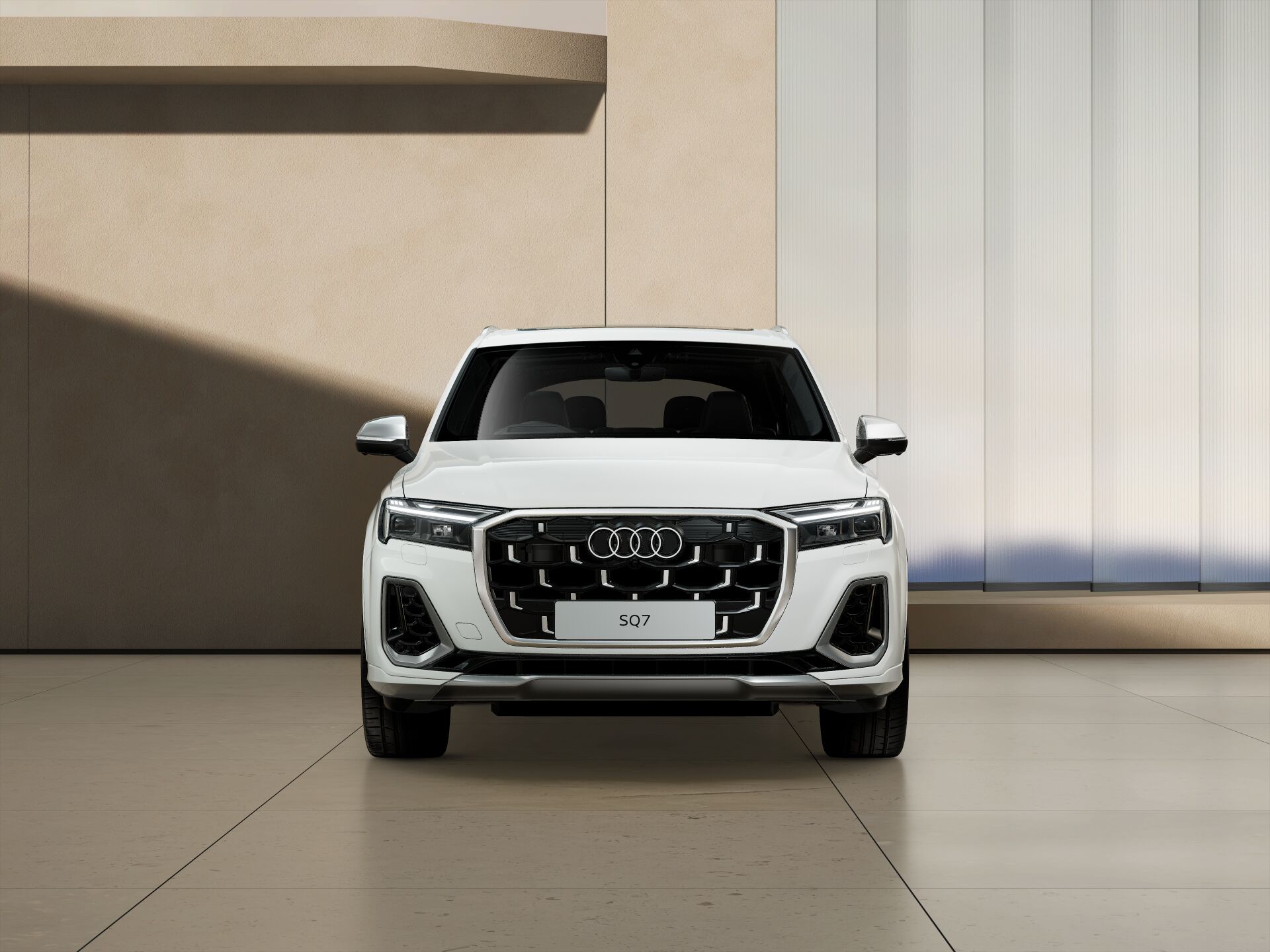 SQ7  EXTERIOR-FRONT-FRONT
