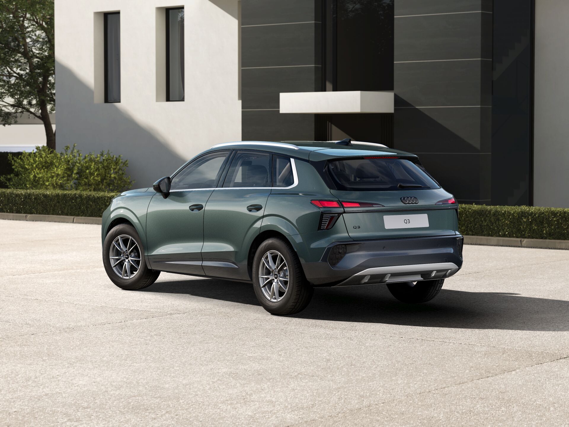 Q3 SUV EXTERIOR-REAR-3-4